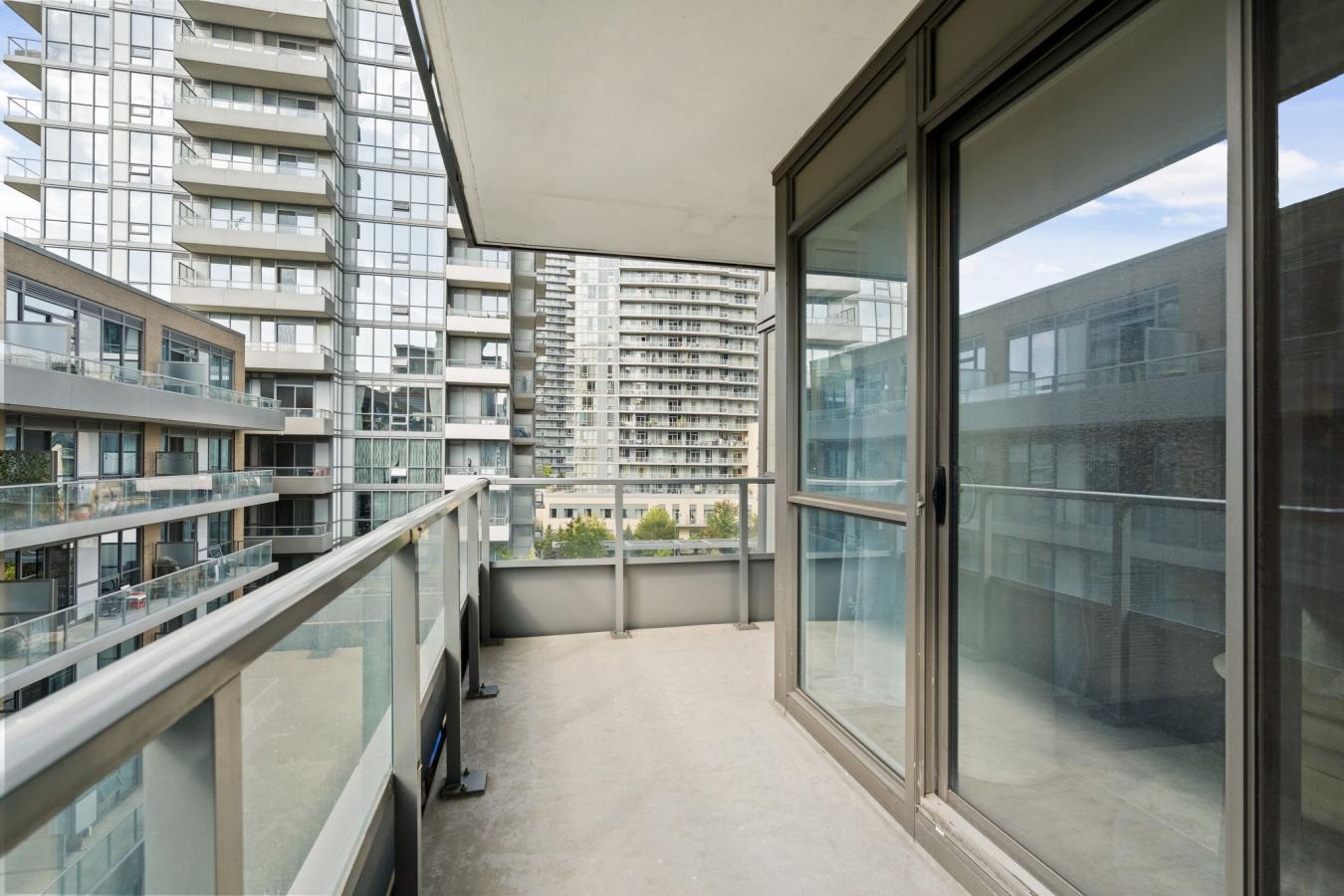 Toronto, ON, M2J0E3, Canada, 2 Bedrooms Bedrooms, ,2 BathroomsBathrooms,Residential,For Sale,1946487