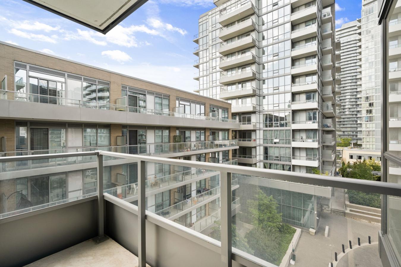 Toronto, ON, M2J0E3, Canada, 2 Bedrooms Bedrooms, ,2 BathroomsBathrooms,Residential,For Sale,1946487