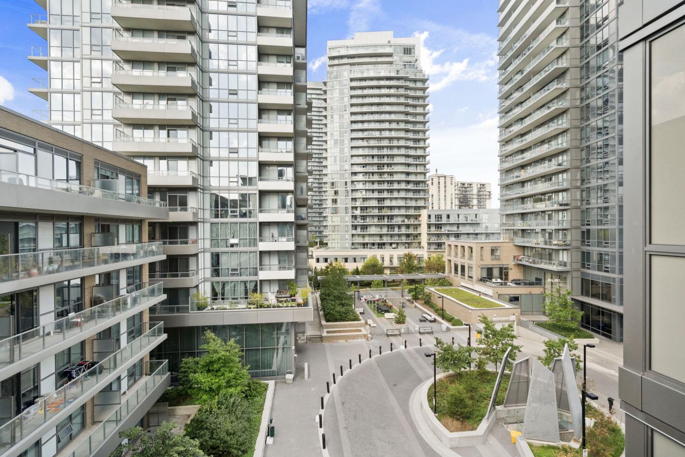 Toronto, ON, M2J0E3, Canada, 2 Bedrooms Bedrooms, ,2 BathroomsBathrooms,Residential,For Sale,1946487