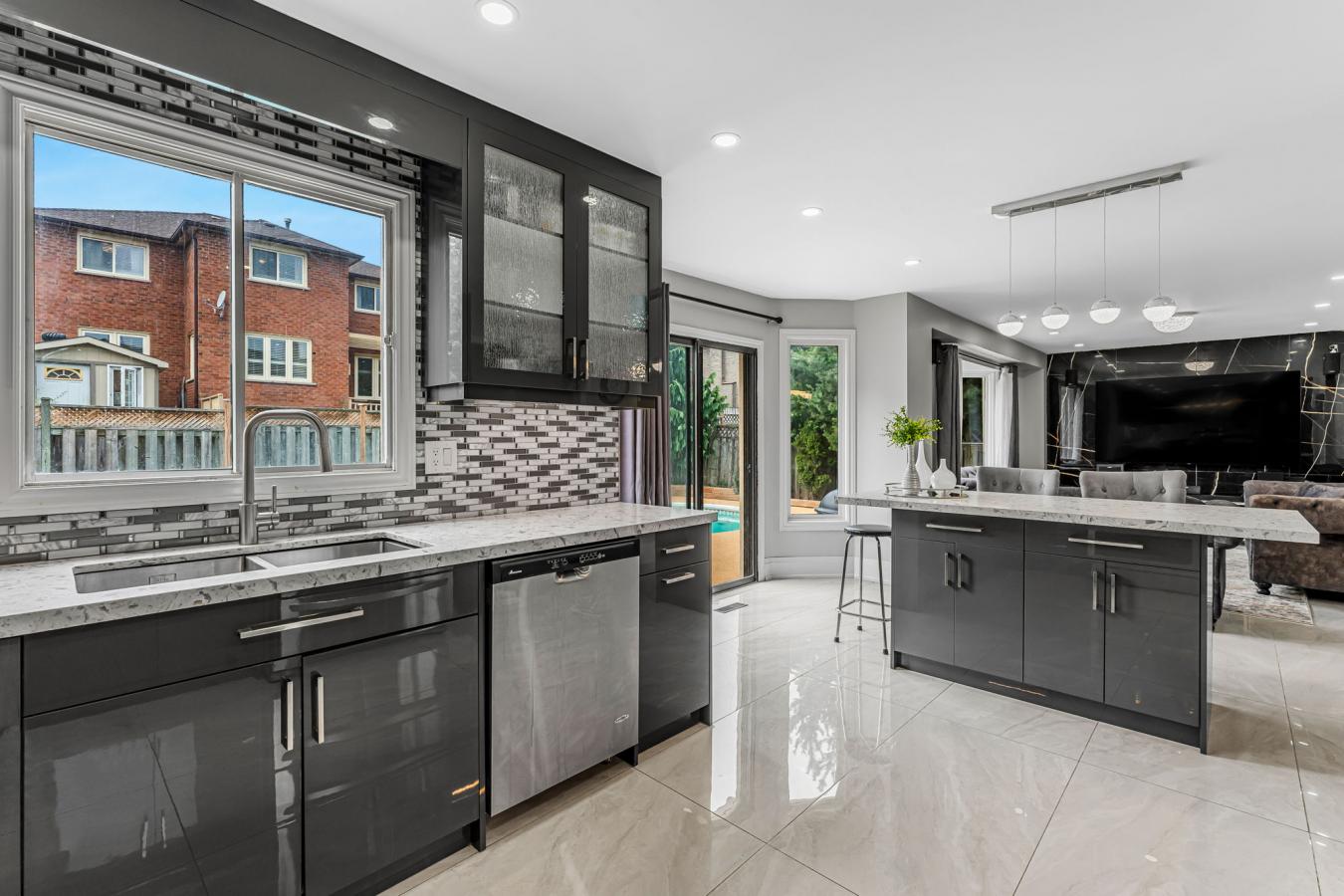 Oakville, ON, L6H 4Y8, Canada, 4 Bedrooms Bedrooms, ,3 BathroomsBathrooms,Residential,For Sale,1946477