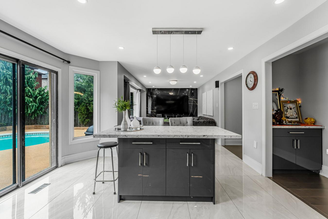 Oakville, ON, L6H 4Y8, Canada, 4 Bedrooms Bedrooms, ,3 BathroomsBathrooms,Residential,For Sale,1946477