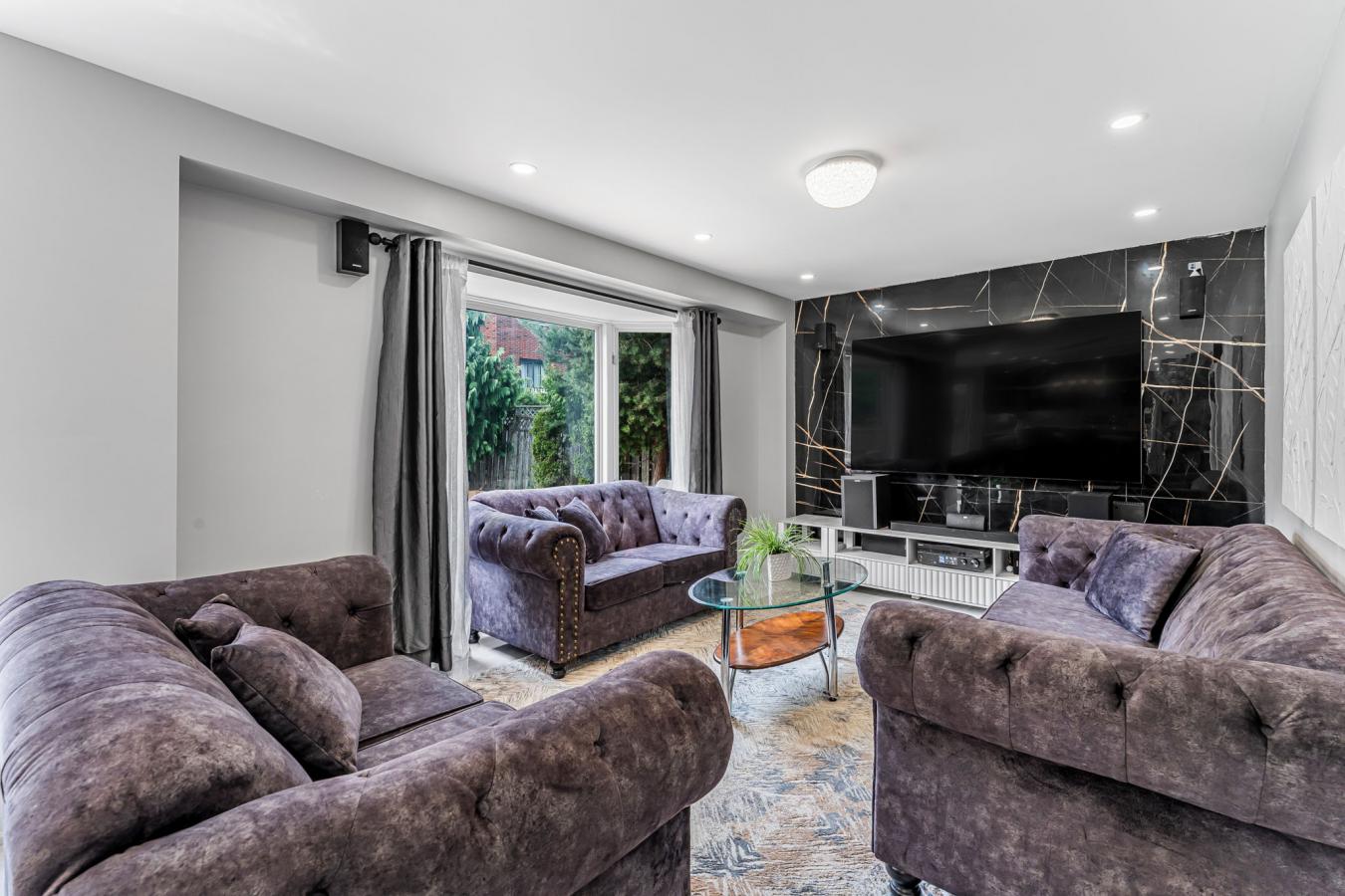 Oakville, ON, L6H 4Y8, Canada, 4 Bedrooms Bedrooms, ,3 BathroomsBathrooms,Residential,For Sale,1946477