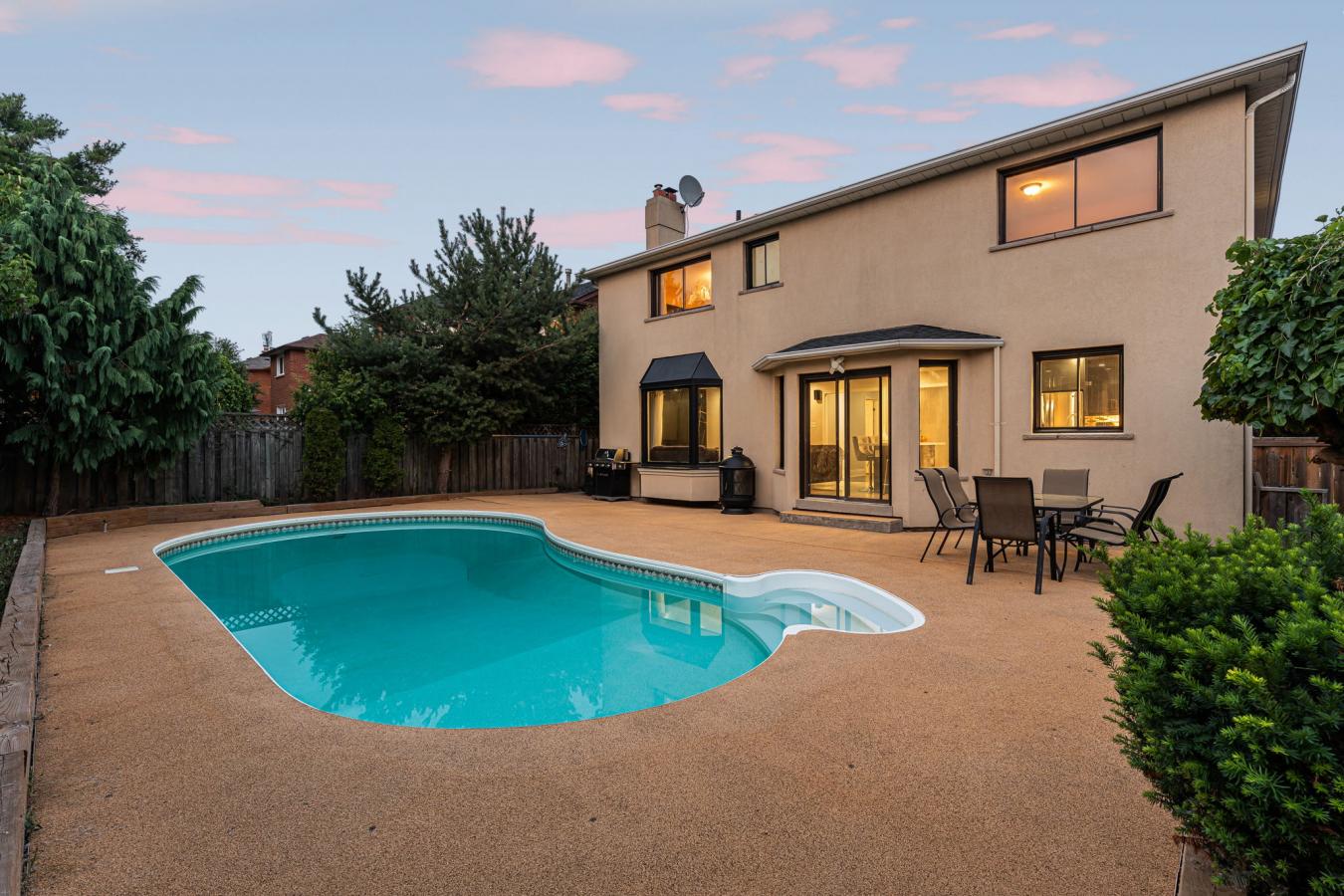 Oakville, ON, L6H 4Y8, Canada, 4 Bedrooms Bedrooms, ,3 BathroomsBathrooms,Residential,For Sale,1946477