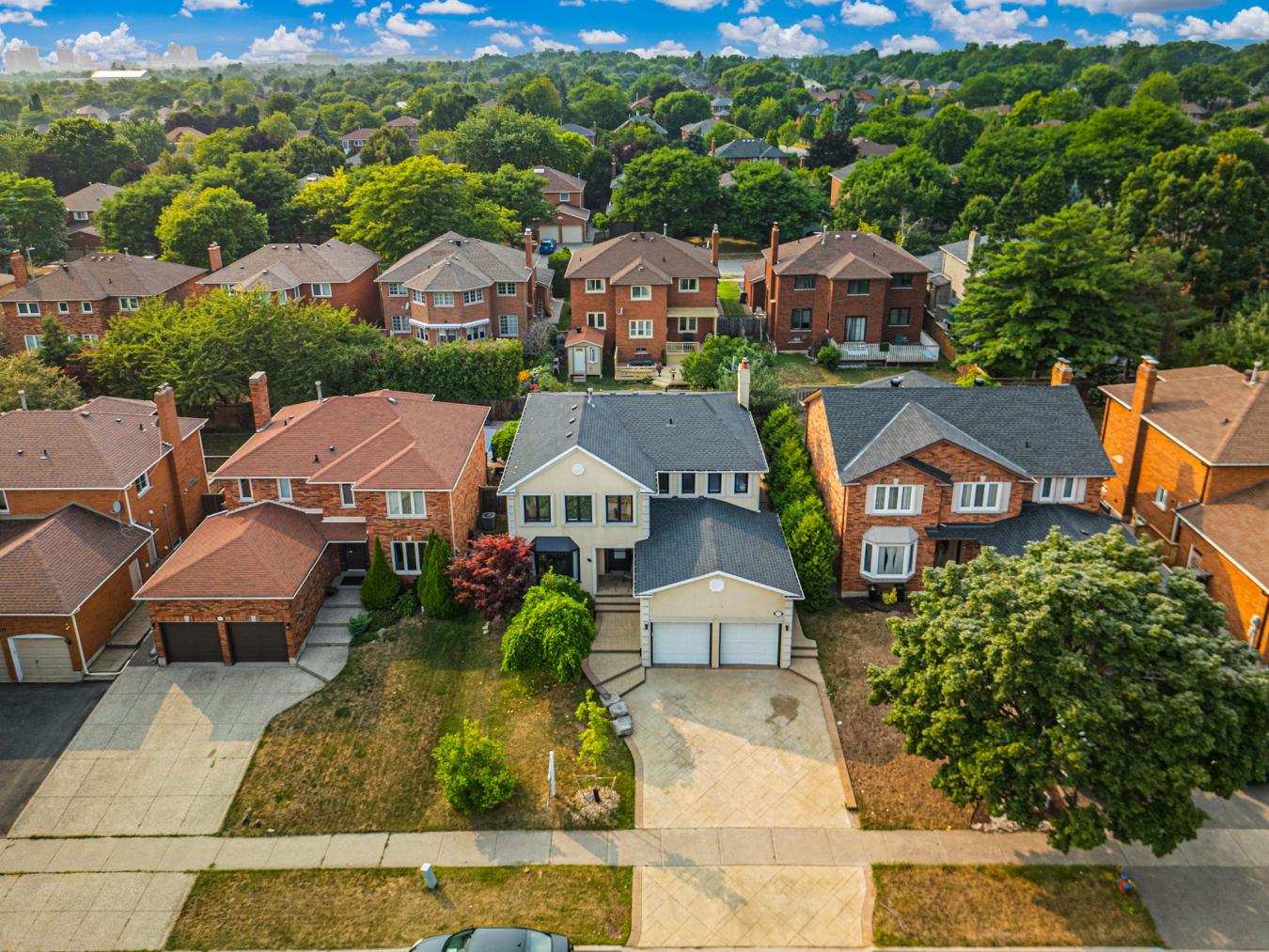 Oakville, ON, L6H 4Y8, Canada, 4 Bedrooms Bedrooms, ,3 BathroomsBathrooms,Residential,For Sale,1946477