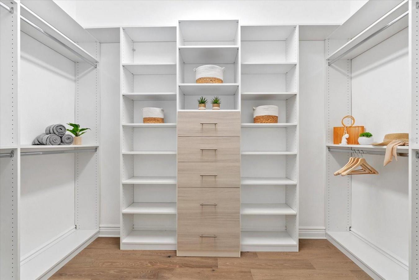 SARASOTA, Sarasota, 34231, United States, 4 Bedrooms Bedrooms, ,3 BathroomsBathrooms,Residential,For Sale,1946832