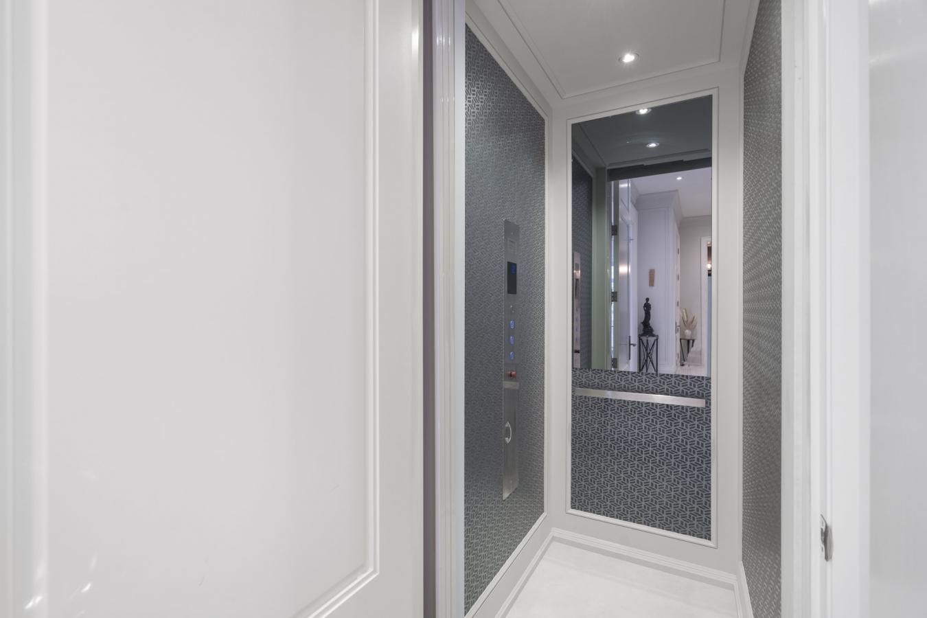 Toronto, ON, M2L 1X6, Canada, 5 Bedrooms Bedrooms, ,8 BathroomsBathrooms,Residential,For Sale,1946472