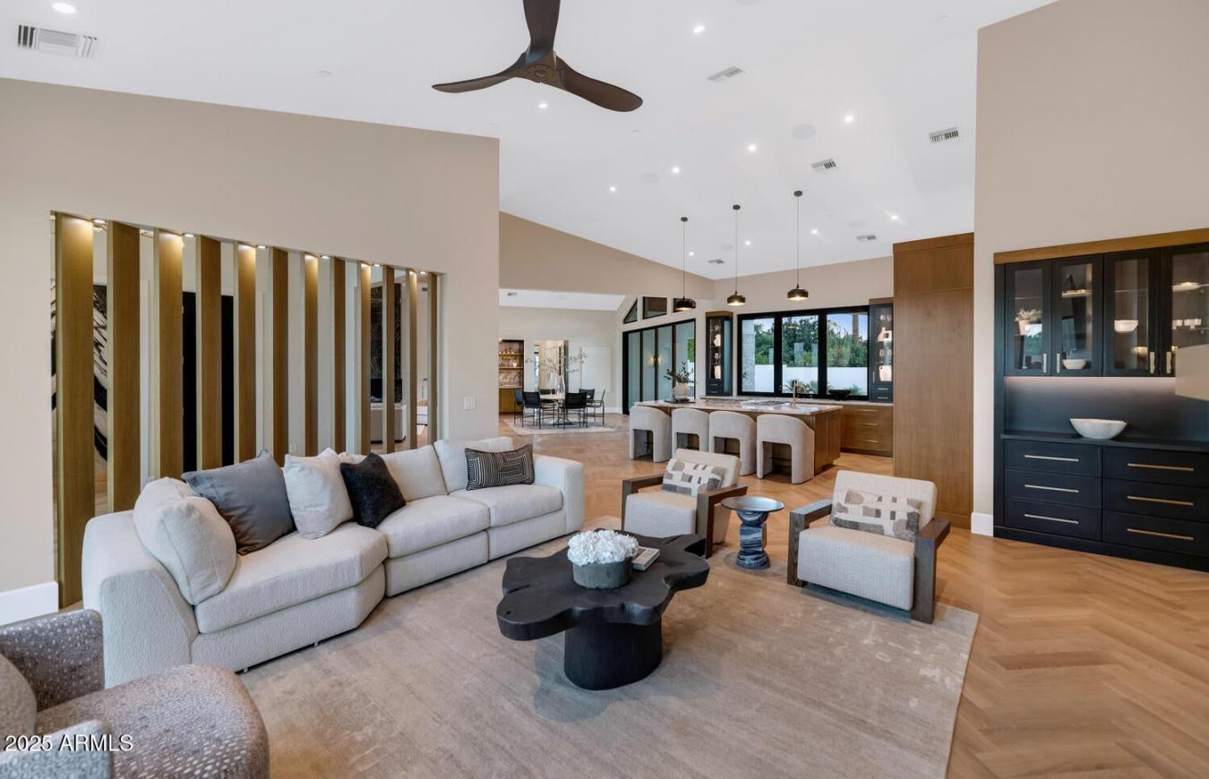 Paradise Valley, Arizona, 85253, United States, 4 Bedrooms Bedrooms, ,4 BathroomsBathrooms,Residential,For Sale,1946471