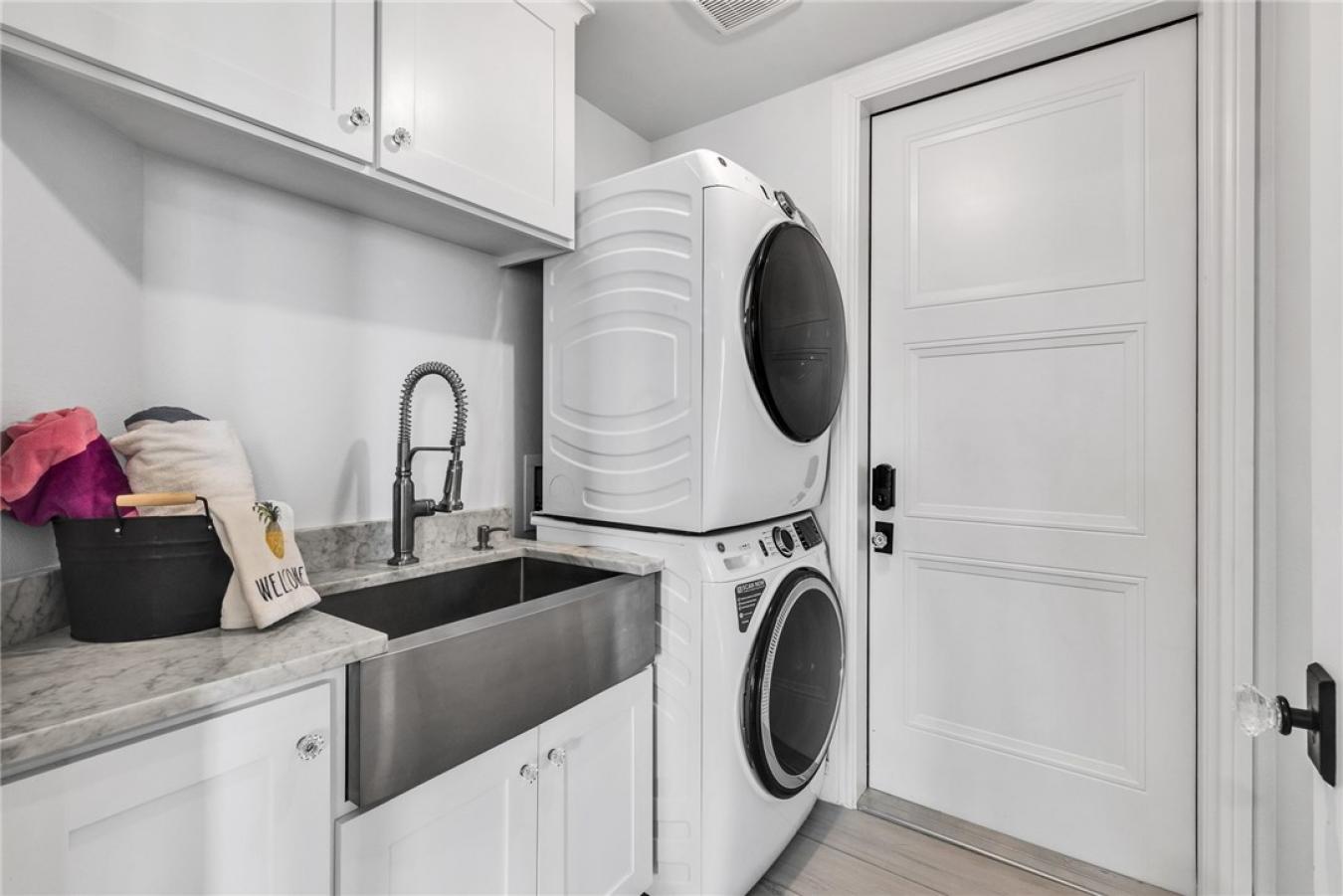 Corpus Christi, Nueces, 78418, United States, 6 Bedrooms Bedrooms, ,4 BathroomsBathrooms,Residential,For Sale,1946824