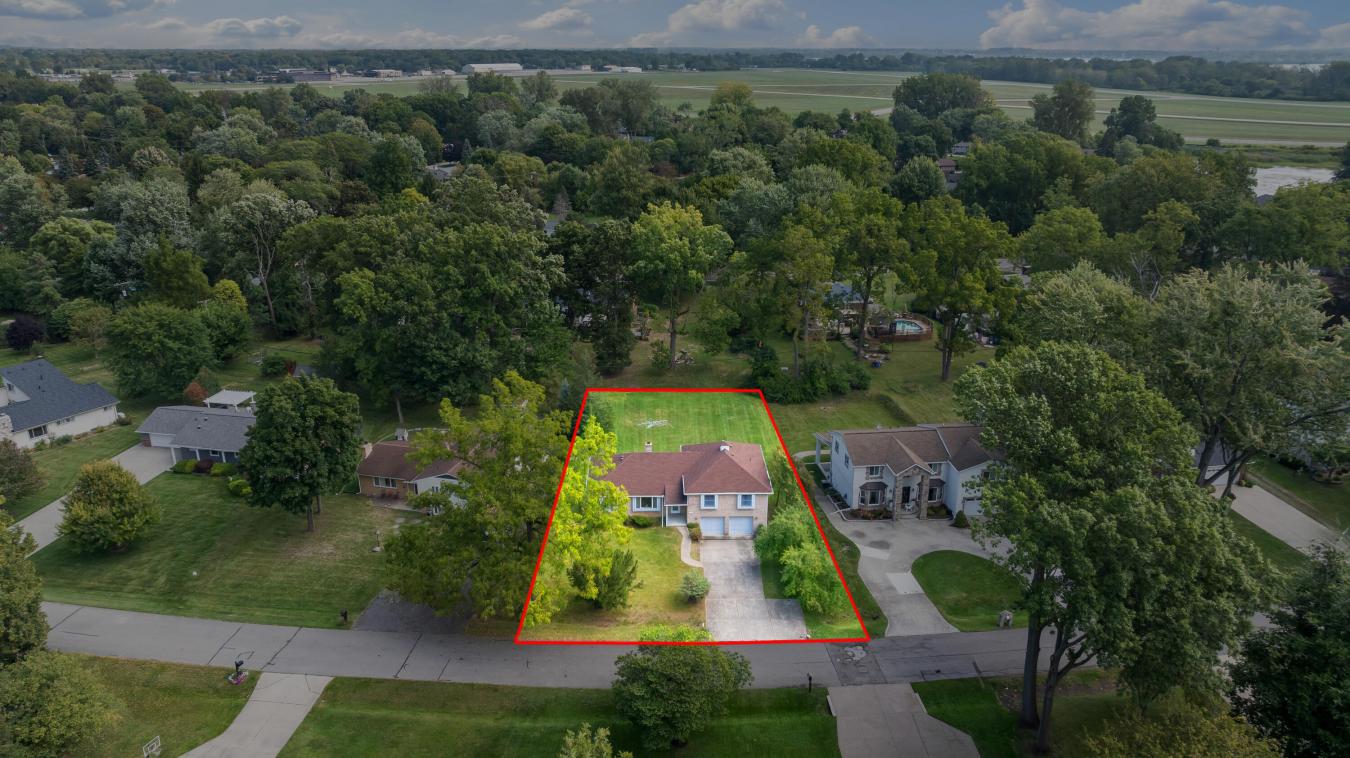 28771 Brooke Circle, Grosse Ile, Wayne, 48138, United States, 5 Bedrooms Bedrooms, ,2 BathroomsBathrooms,Residential,For Sale,28771 Brooke Circle,219073