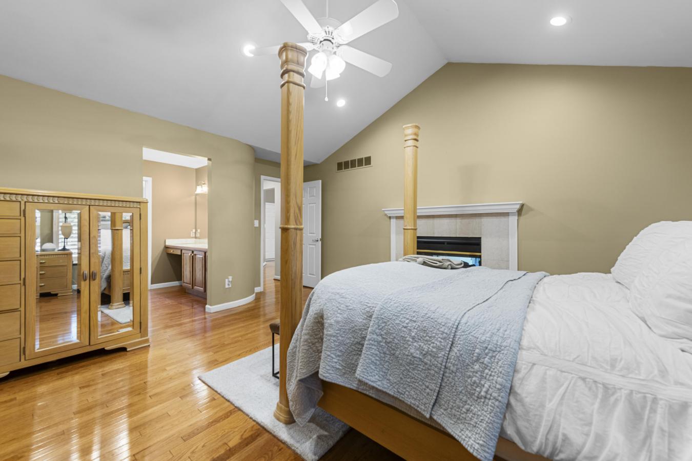 Grosse Ile, Wayne, 48138, United States, 4 Bedrooms Bedrooms, ,2 BathroomsBathrooms,Residential,For Sale,1951987