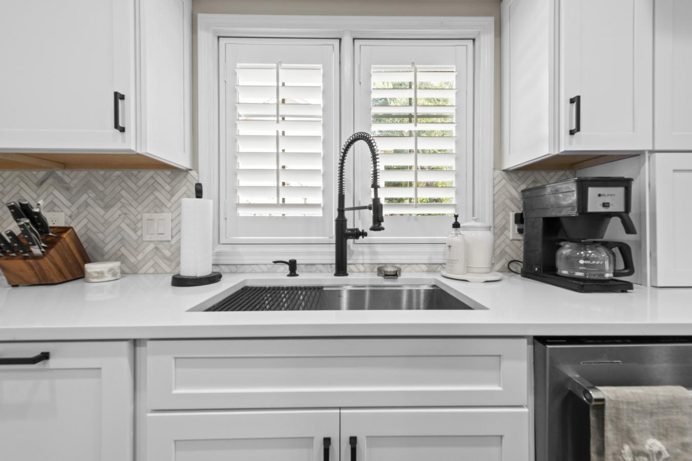 Grosse Ile, Wayne, 48138, United States, 4 Bedrooms Bedrooms, ,2 BathroomsBathrooms,Residential,For Sale,1951987