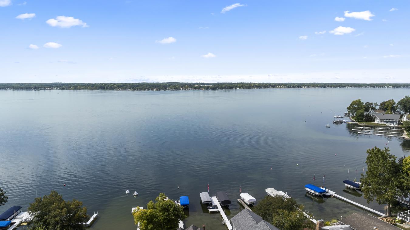 Syracuse, Indiana, 46567, United States, 5 Bedrooms Bedrooms, ,3 BathroomsBathrooms,Residential,For Sale,1951985