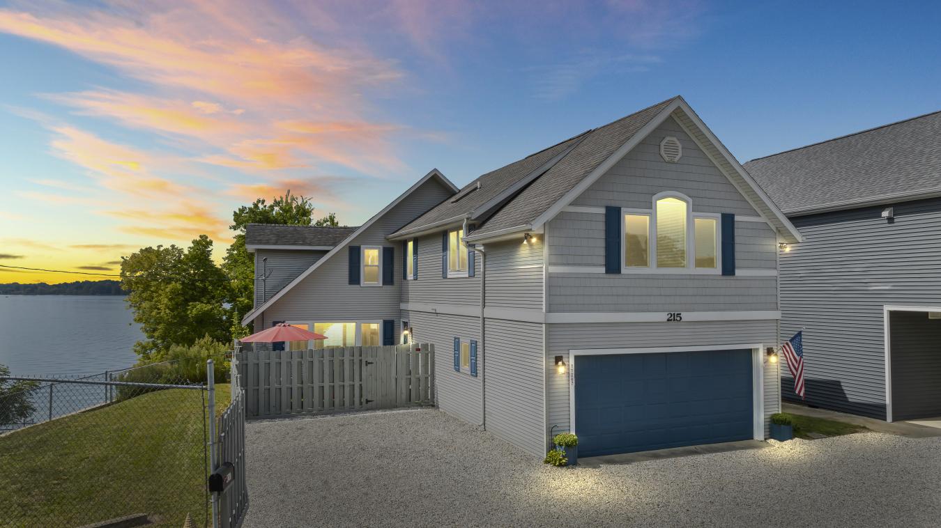 Syracuse, Indiana, 46567, United States, 5 Bedrooms Bedrooms, ,3 BathroomsBathrooms,Residential,For Sale,1951985