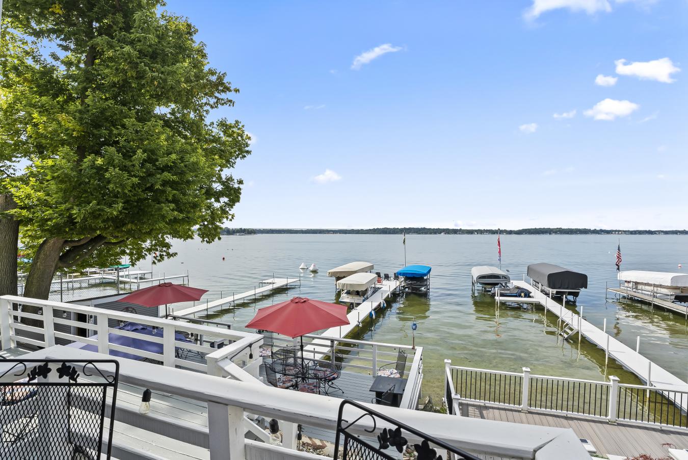 Syracuse, Indiana, 46567, United States, 5 Bedrooms Bedrooms, ,3 BathroomsBathrooms,Residential,For Sale,1951985