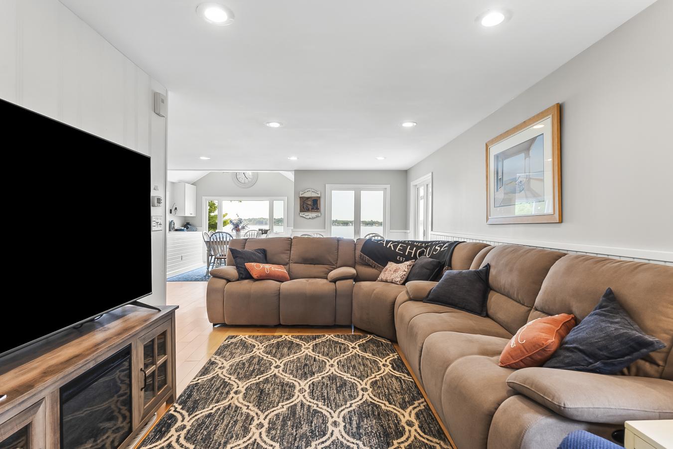 Syracuse, Indiana, 46567, United States, 5 Bedrooms Bedrooms, ,3 BathroomsBathrooms,Residential,For Sale,1951985