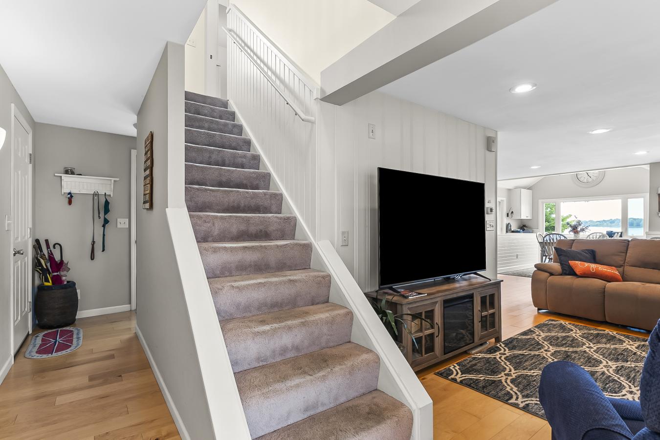 Syracuse, Indiana, 46567, United States, 5 Bedrooms Bedrooms, ,3 BathroomsBathrooms,Residential,For Sale,1951985