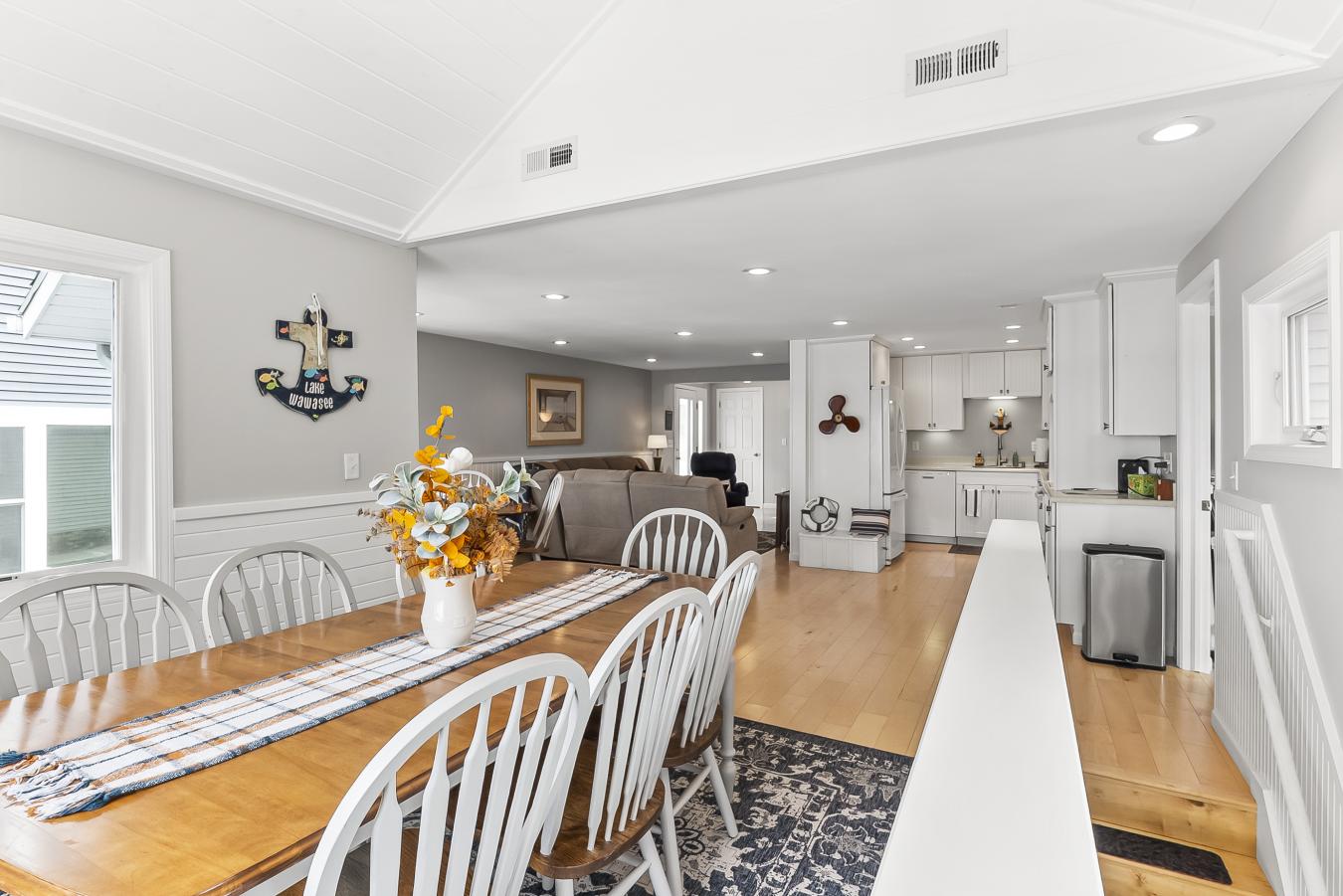 Syracuse, Indiana, 46567, United States, 5 Bedrooms Bedrooms, ,3 BathroomsBathrooms,Residential,For Sale,1951985