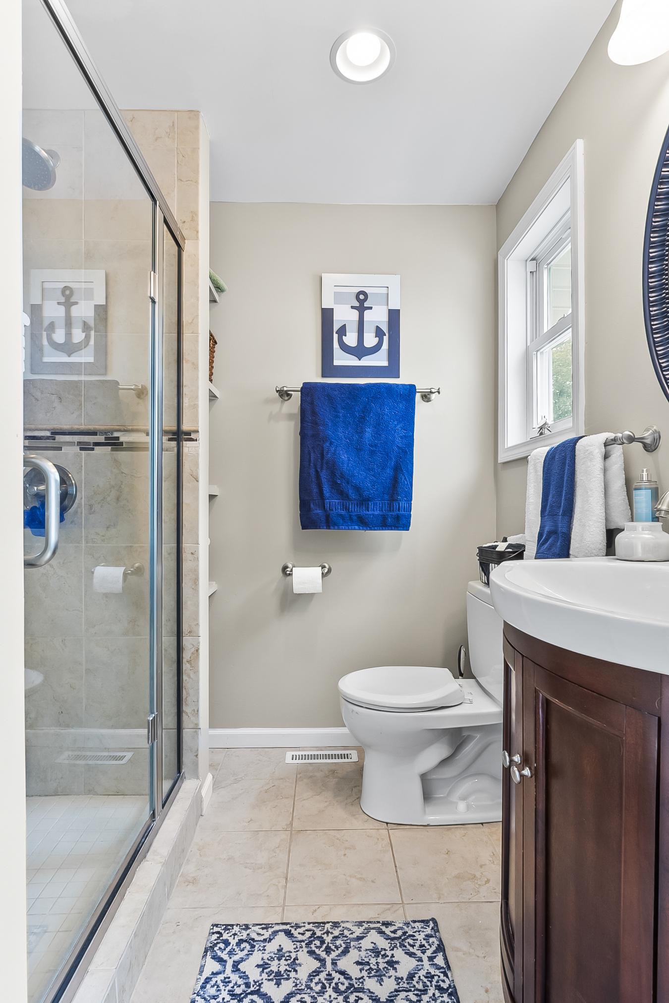 Syracuse, Indiana, 46567, United States, 5 Bedrooms Bedrooms, ,3 BathroomsBathrooms,Residential,For Sale,1951985