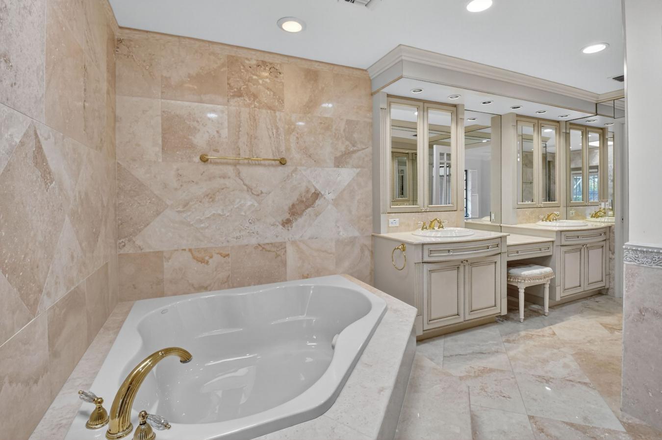 Boca Raton, Florida, 33433, United States, 3 Bedrooms Bedrooms, ,2 BathroomsBathrooms,Residential,For Sale,1946816