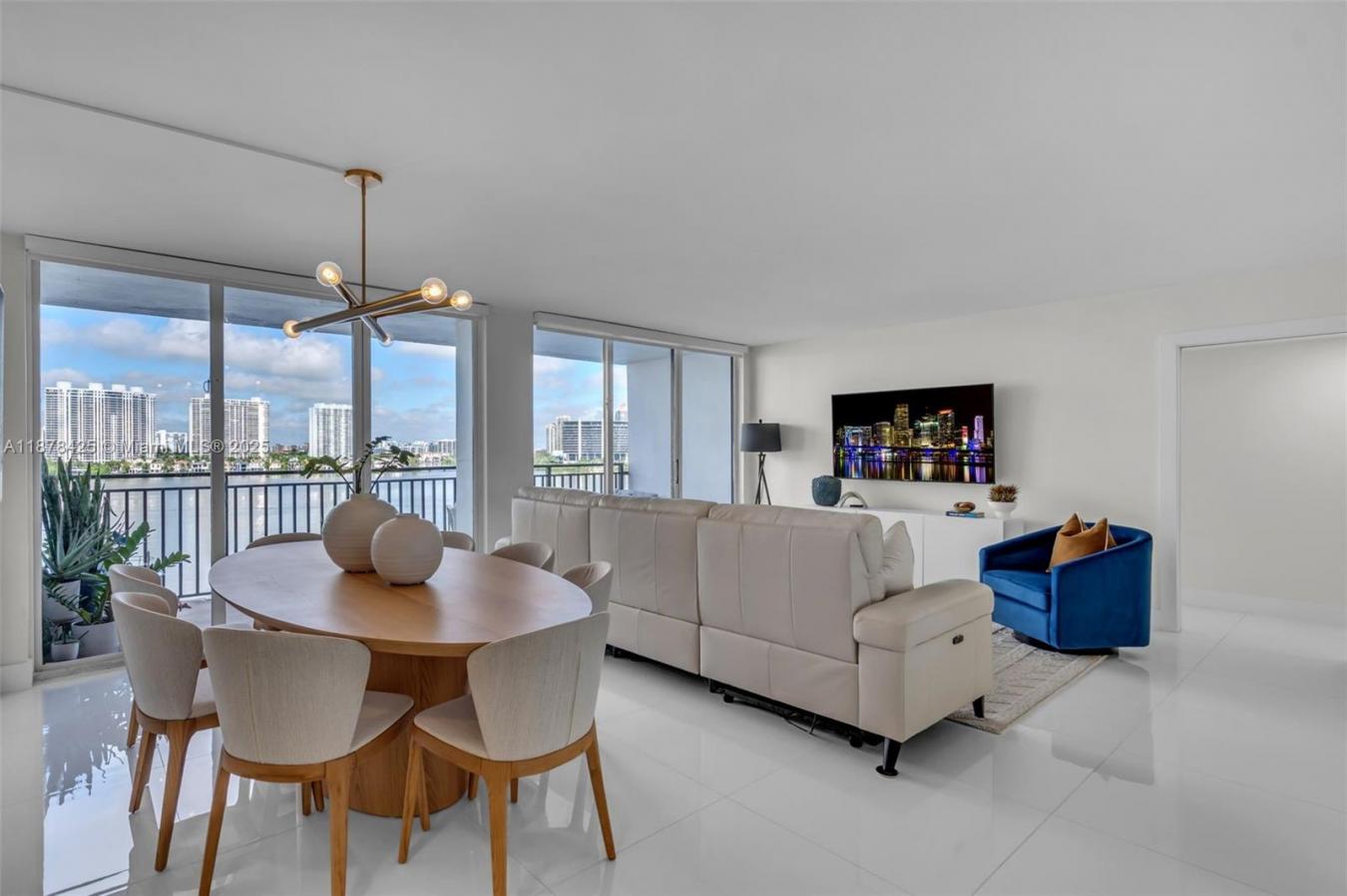 Sunny Isles Beach, Florida, 33160-2807, United States, 2 Bedrooms Bedrooms, ,2 BathroomsBathrooms,Residential,For Sale,1946815