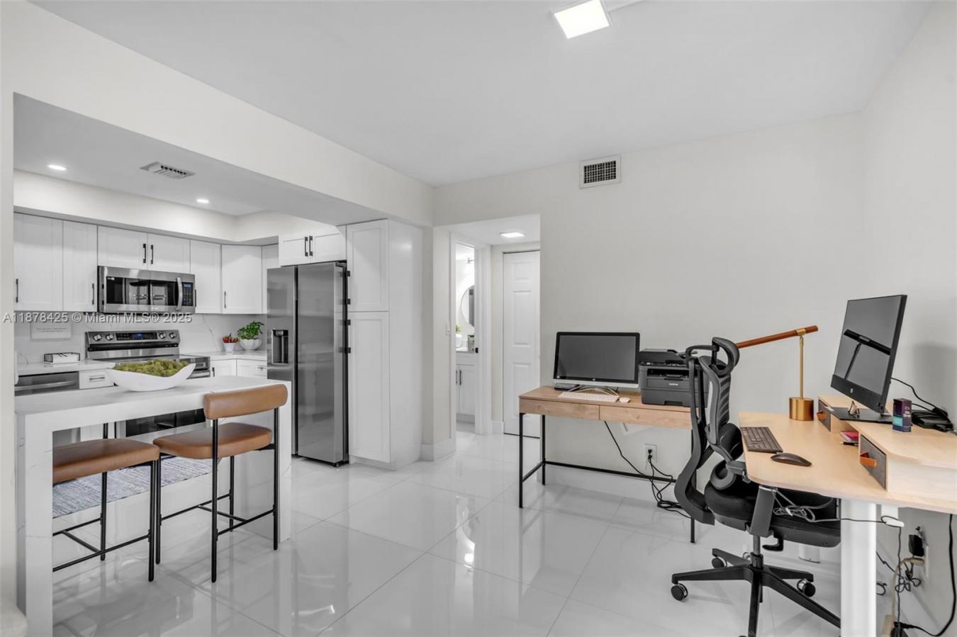 Sunny Isles Beach, Florida, 33160-2807, United States, 2 Bedrooms Bedrooms, ,2 BathroomsBathrooms,Residential,For Sale,1946815