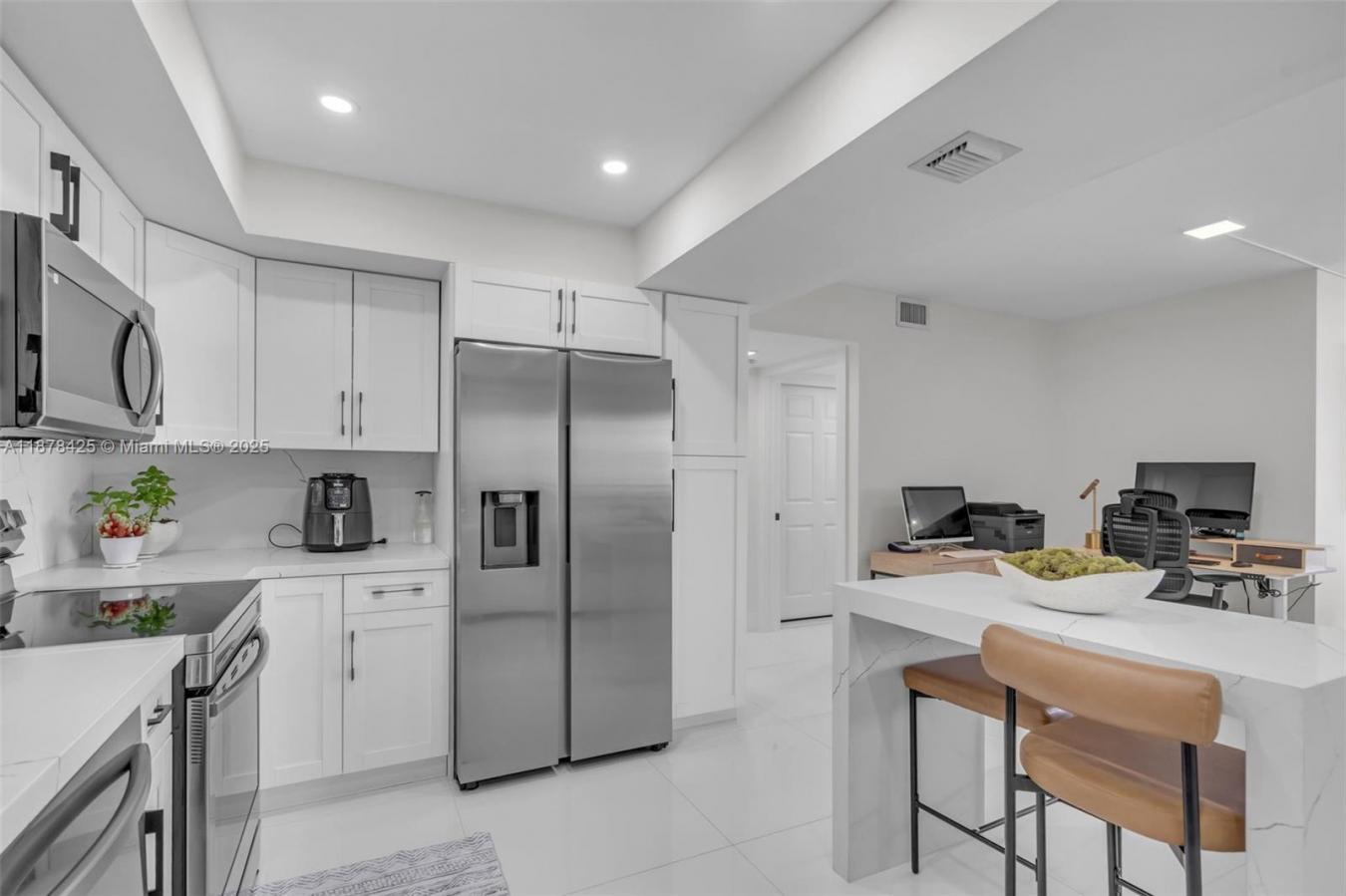 Sunny Isles Beach, Florida, 33160-2807, United States, 2 Bedrooms Bedrooms, ,2 BathroomsBathrooms,Residential,For Sale,1946815