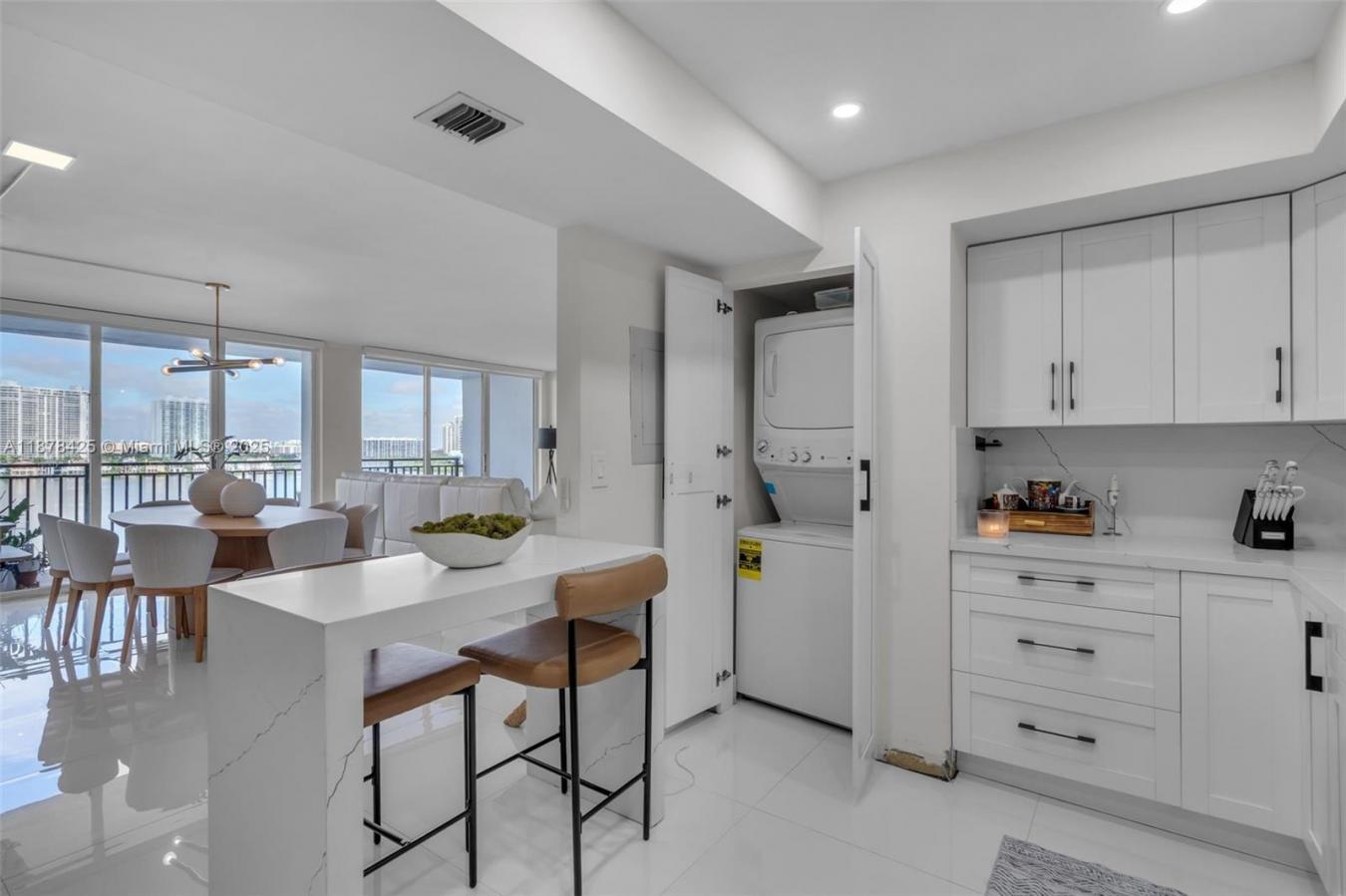 Sunny Isles Beach, Florida, 33160-2807, United States, 2 Bedrooms Bedrooms, ,2 BathroomsBathrooms,Residential,For Sale,1946815
