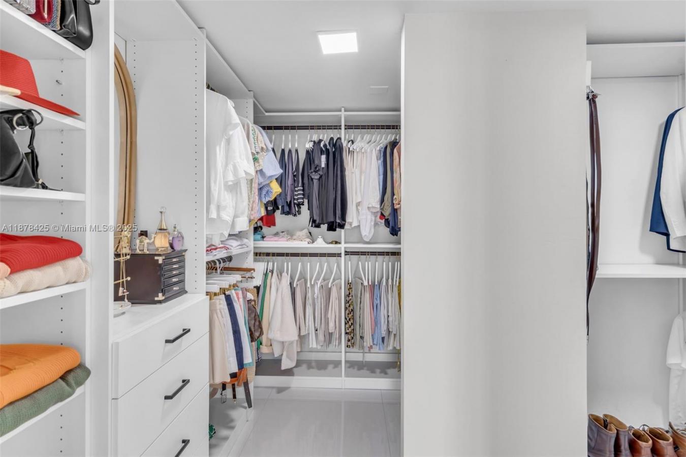 Sunny Isles Beach, Florida, 33160-2807, United States, 2 Bedrooms Bedrooms, ,2 BathroomsBathrooms,Residential,For Sale,1946815