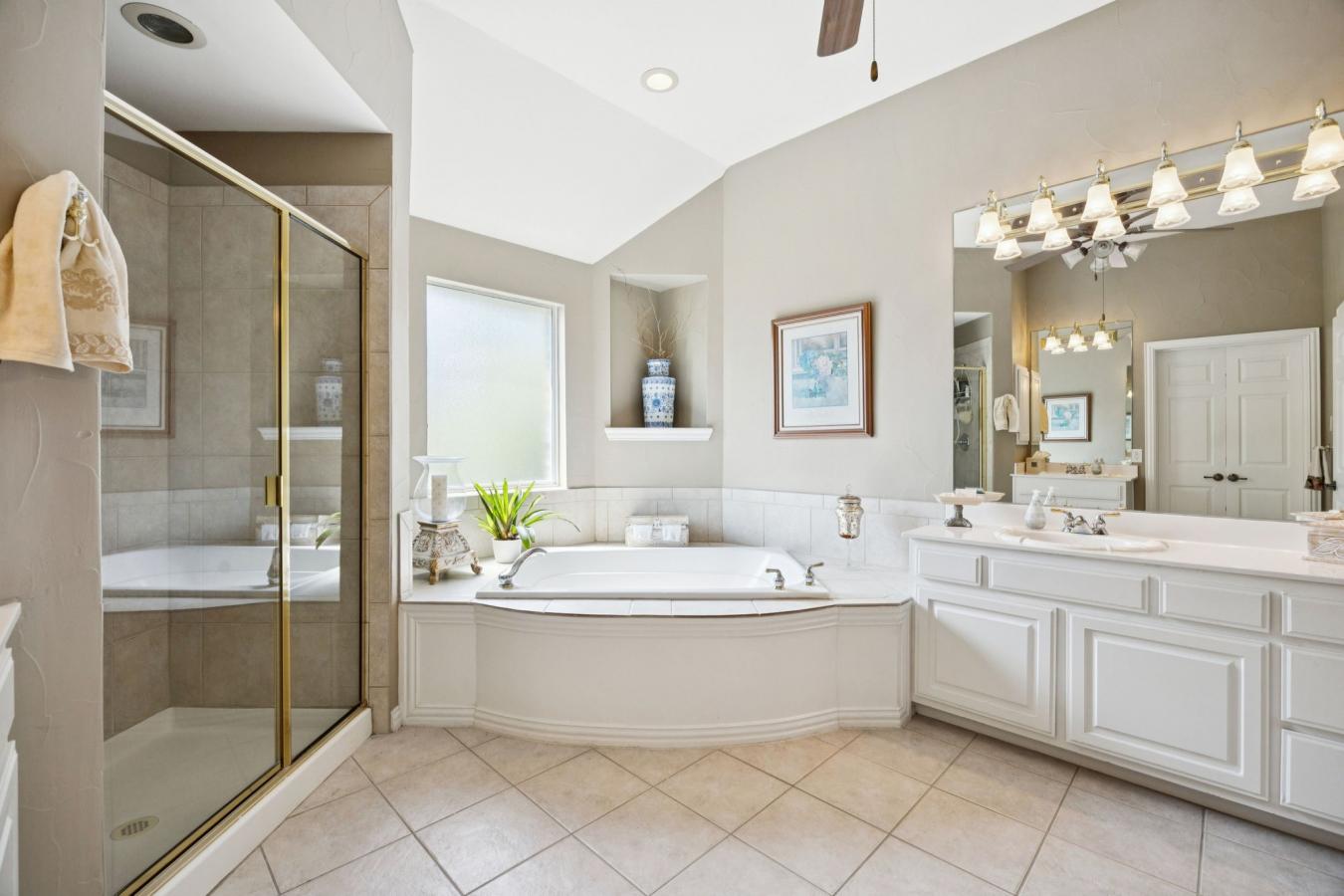 Rockwall, Rockwall, 75087, United States, 4 Bedrooms Bedrooms, ,4 BathroomsBathrooms,Residential,For Sale,1951977