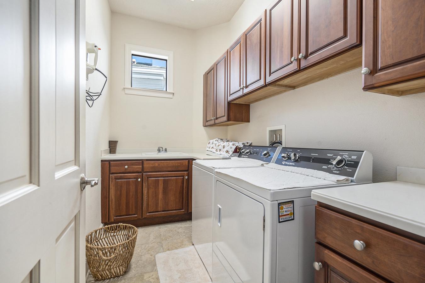 TAMPA, Hillsborough, 33615, United States, 4 Bedrooms Bedrooms, ,4 BathroomsBathrooms,Residential,For Sale,1951975