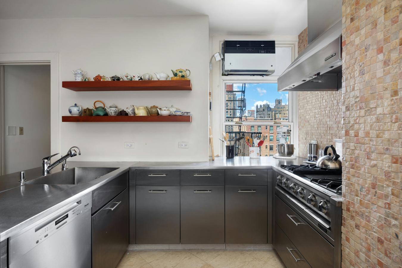 New York, New York, 10065, United States, 4 Bedrooms Bedrooms, ,3 BathroomsBathrooms,Residential,For Sale,1951968