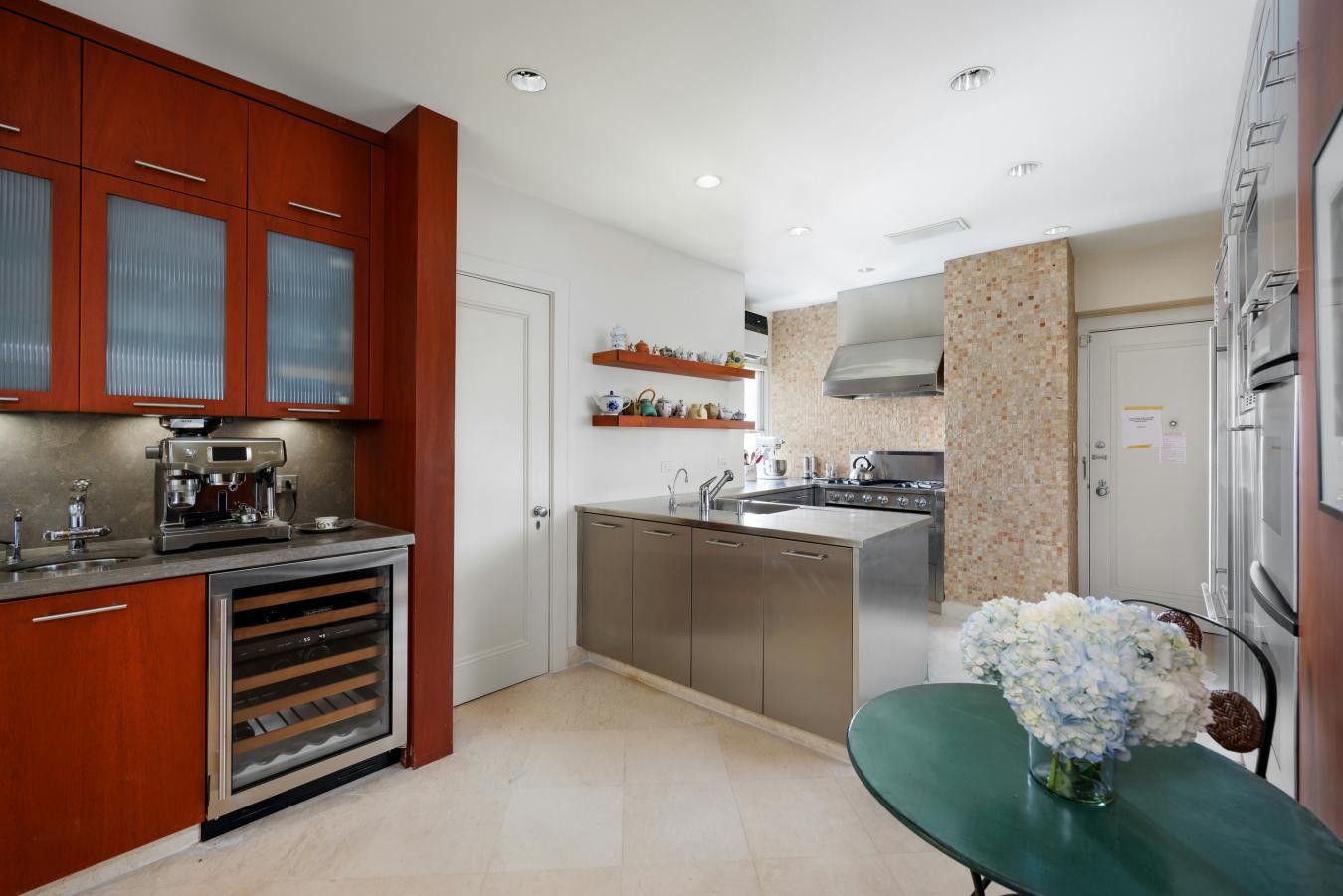 New York, New York, 10065, United States, 4 Bedrooms Bedrooms, ,3 BathroomsBathrooms,Residential,For Sale,1951968