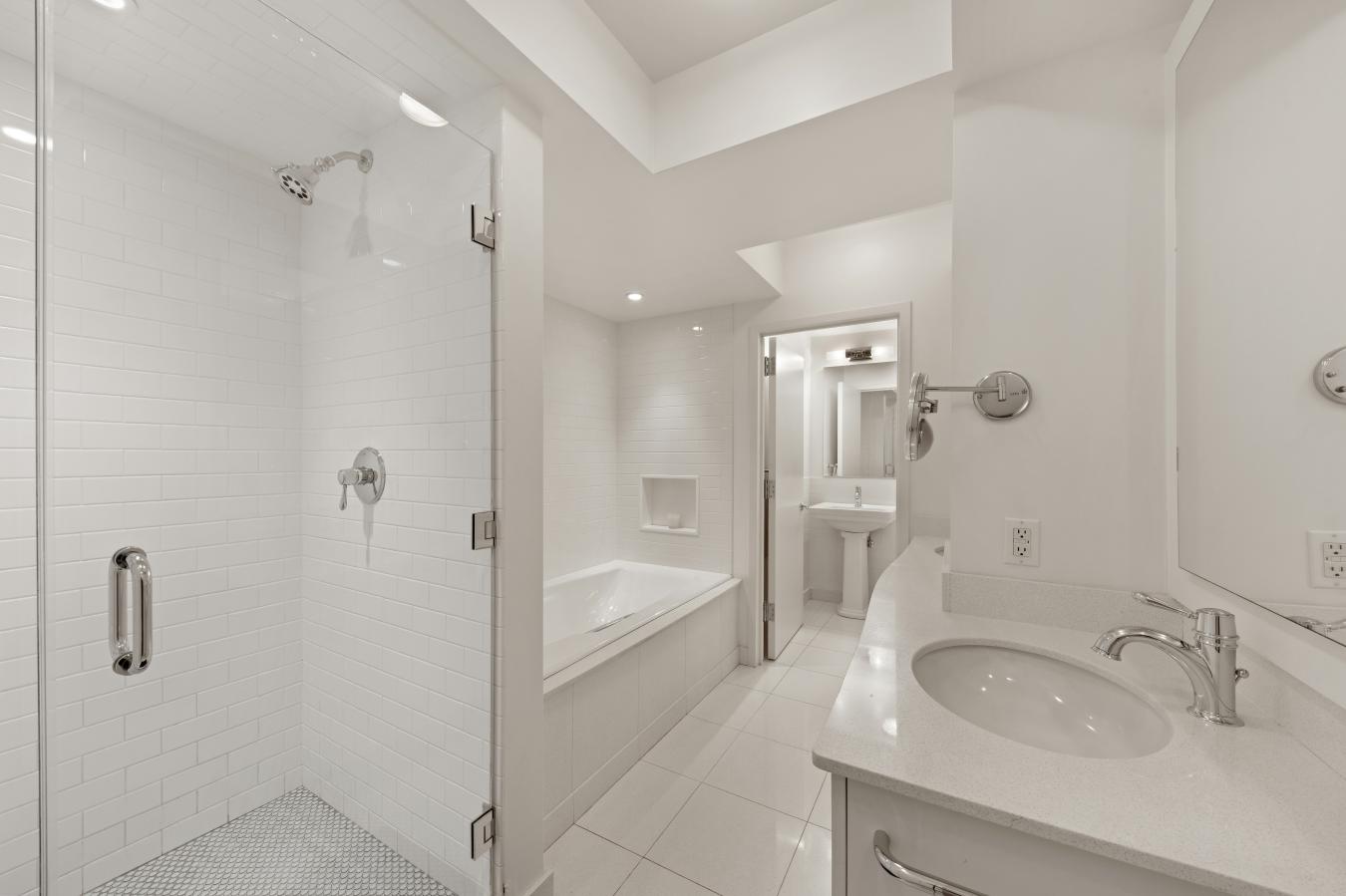 New York, New York, 10021, United States, 3 Bedrooms Bedrooms, ,3 BathroomsBathrooms,Residential,For Sale,1951967