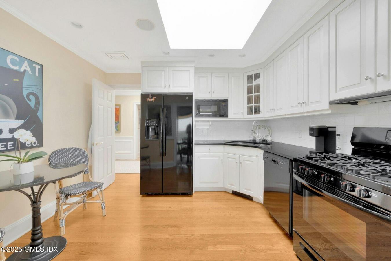 Greenwich, Connecticut, 06830, United States, 2 Bedrooms Bedrooms, ,3 BathroomsBathrooms,Residential,For Sale,1951963