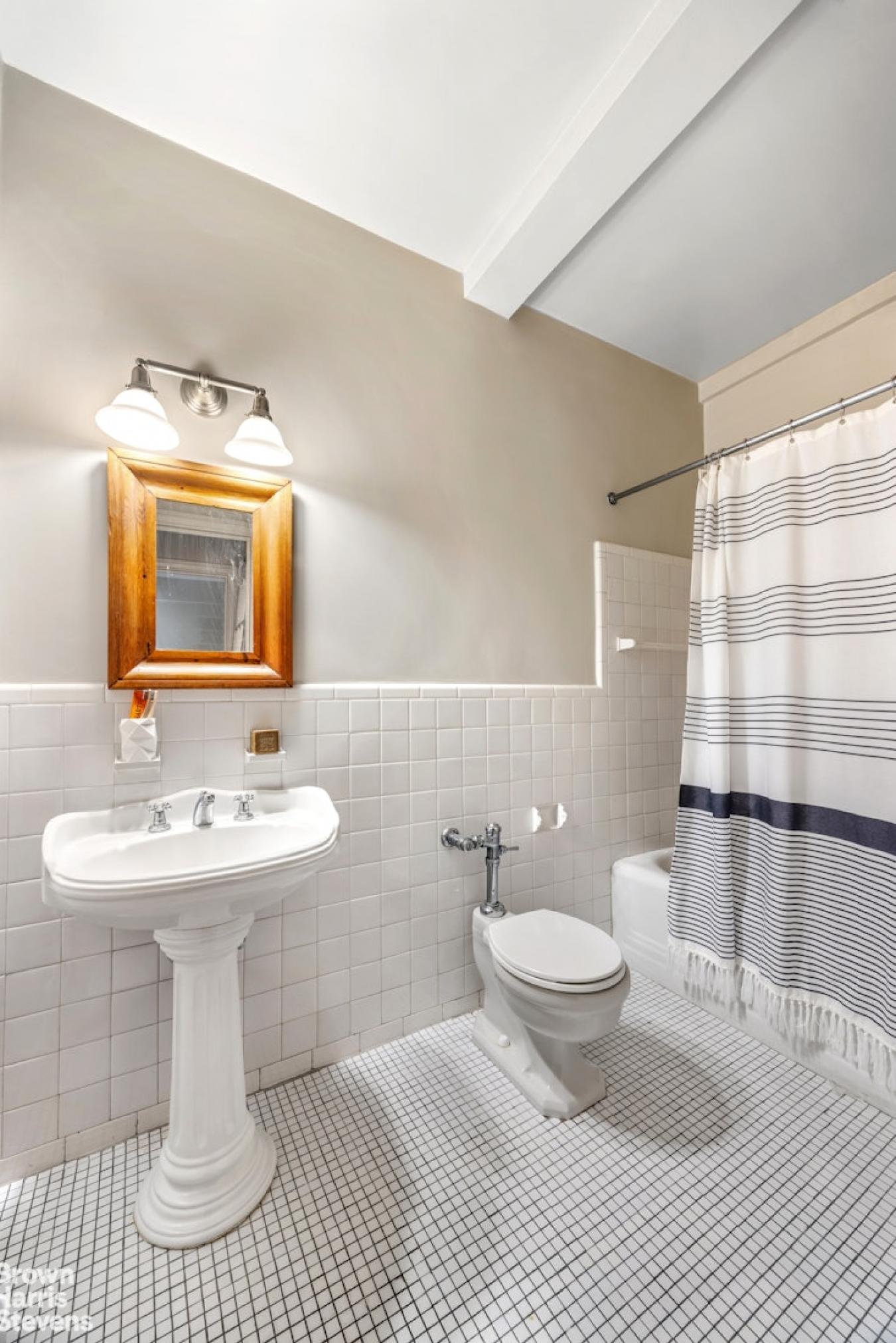 New York, New York, 10128, United States, 3 Bedrooms Bedrooms, ,2 BathroomsBathrooms,Residential,For Sale,1951957