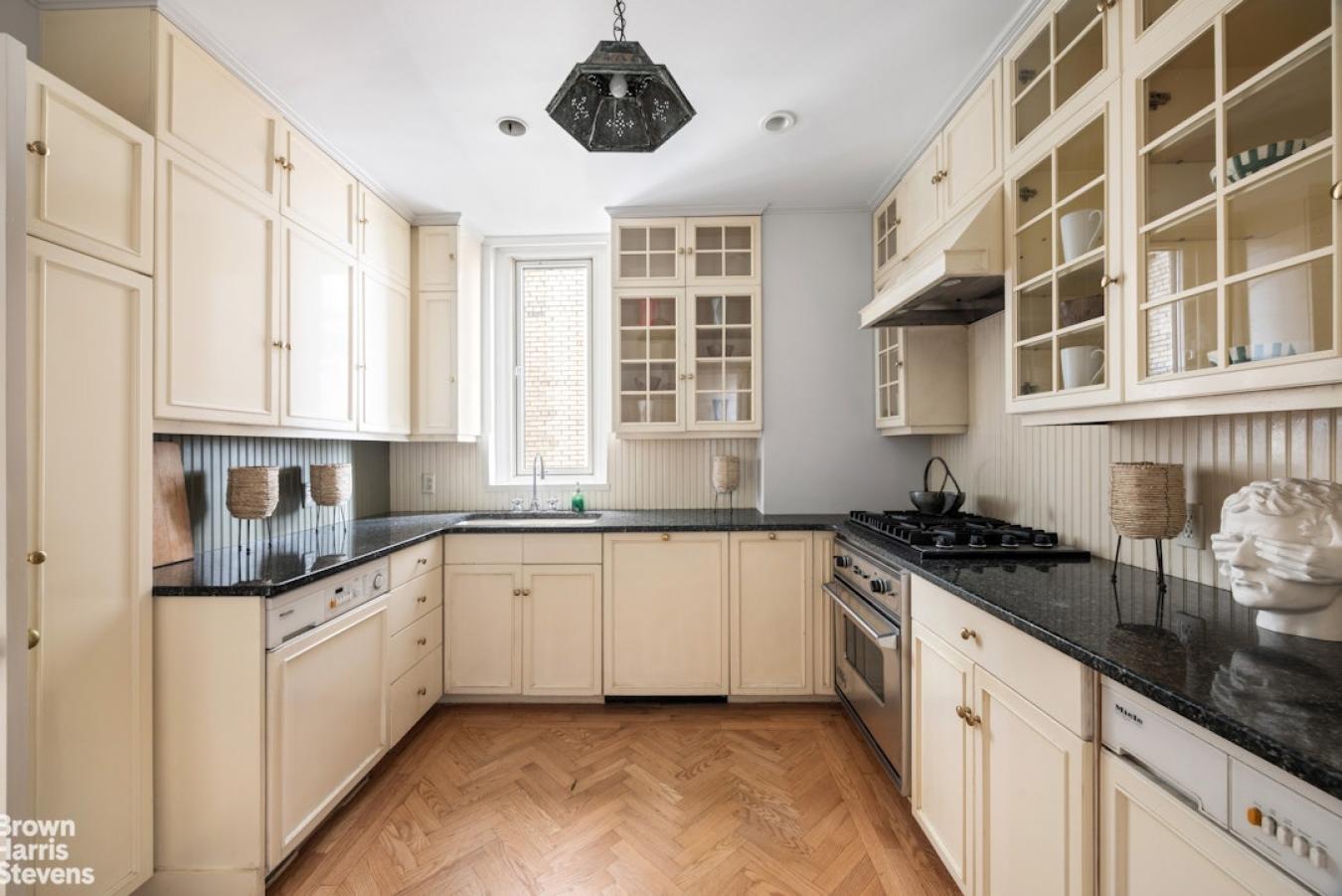 New York, New York, 10128, United States, 3 Bedrooms Bedrooms, ,2 BathroomsBathrooms,Residential,For Sale,1951957