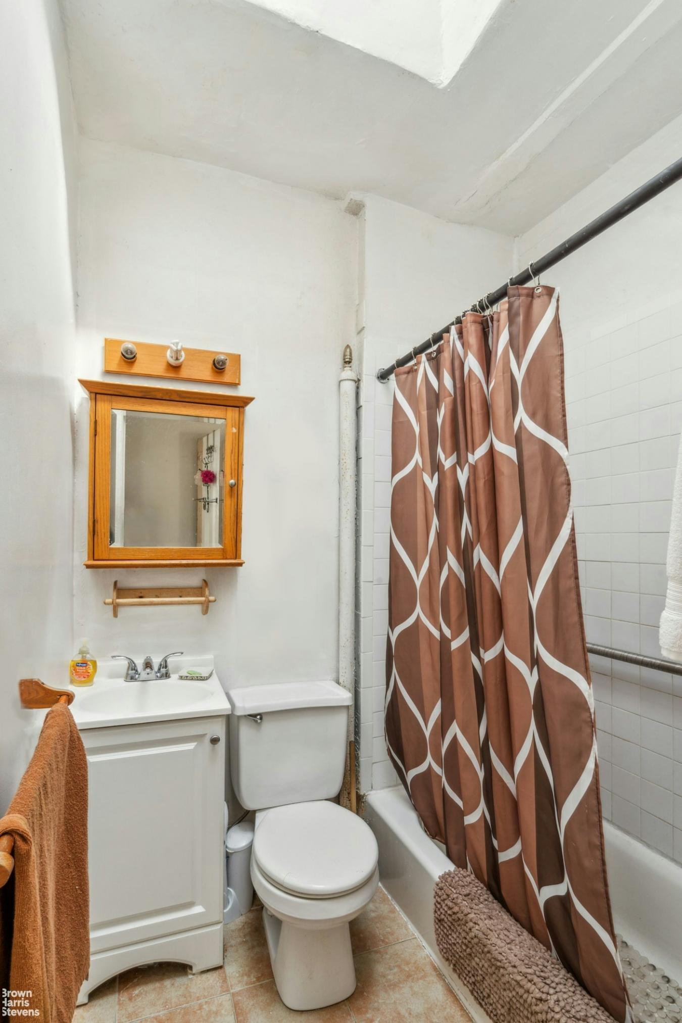 East Harlem, New York, 10035, United States, 3 Bedrooms Bedrooms, ,1 BathroomBathrooms,Residential,For Sale,1951955