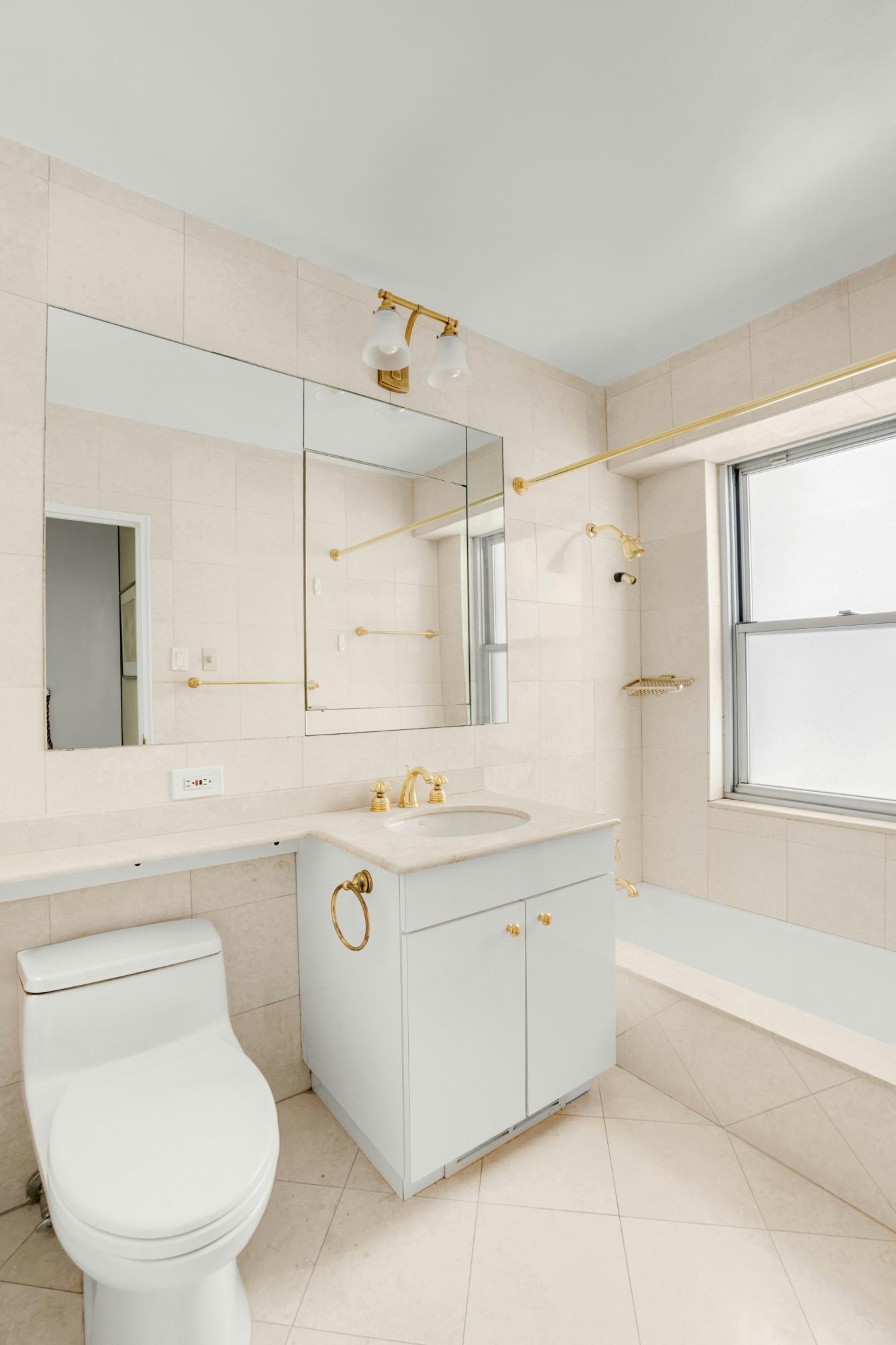 New York, New York, 10022, United States, 2 Bedrooms Bedrooms, ,2 BathroomsBathrooms,Residential,For Sale,1951952