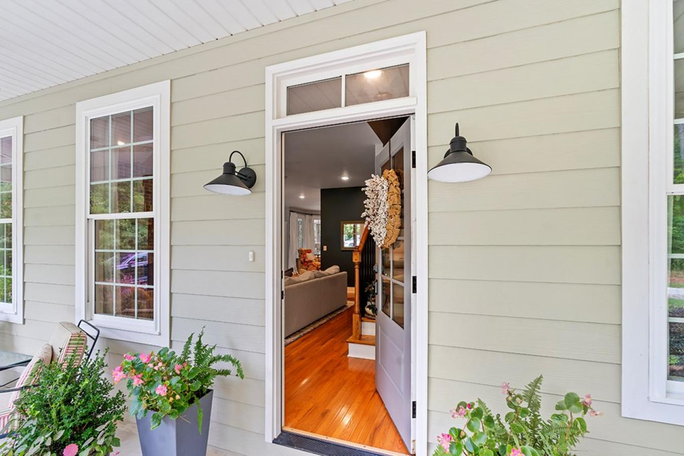 Hodges, Greenwood, 29653, United States, 4 Bedrooms Bedrooms, ,2 BathroomsBathrooms,Residential,For Sale,1954351