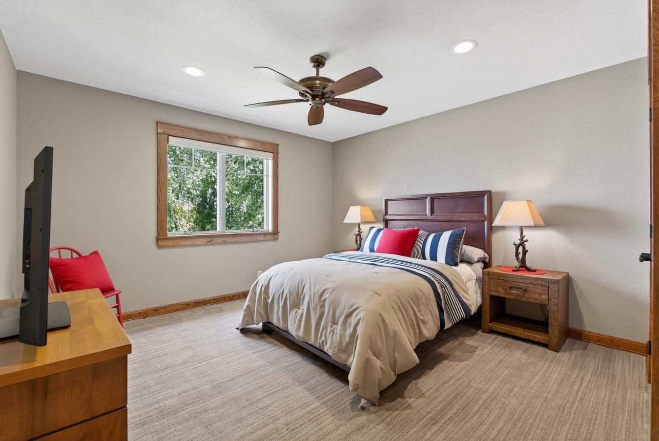 Elysian, Le Sueur, 56028, United States, 3 Bedrooms Bedrooms, ,3 BathroomsBathrooms,Residential,For Sale,1952219