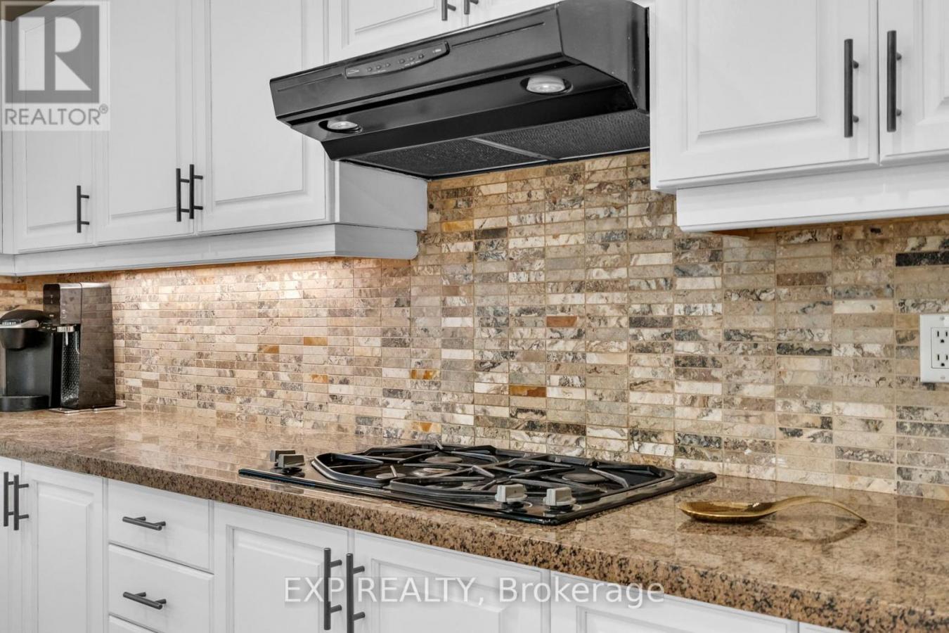 Newmarket, ON, L3X1M1, Canada, 5 Bedrooms Bedrooms, ,4 BathroomsBathrooms,Residential,For Sale,1952217