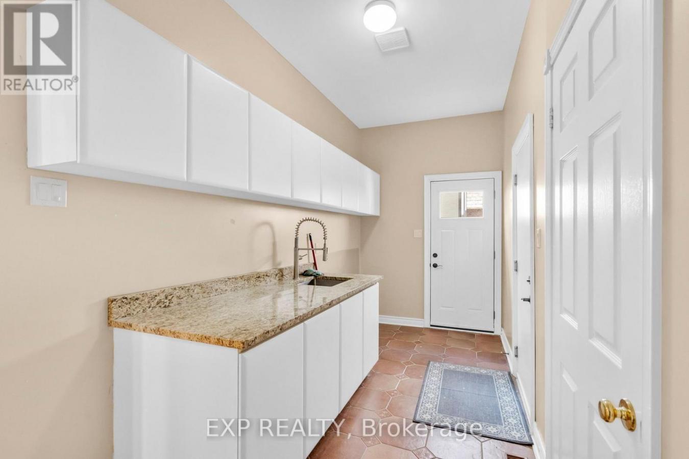 Newmarket, ON, L3X1M1, Canada, 5 Bedrooms Bedrooms, ,4 BathroomsBathrooms,Residential,For Sale,1952217