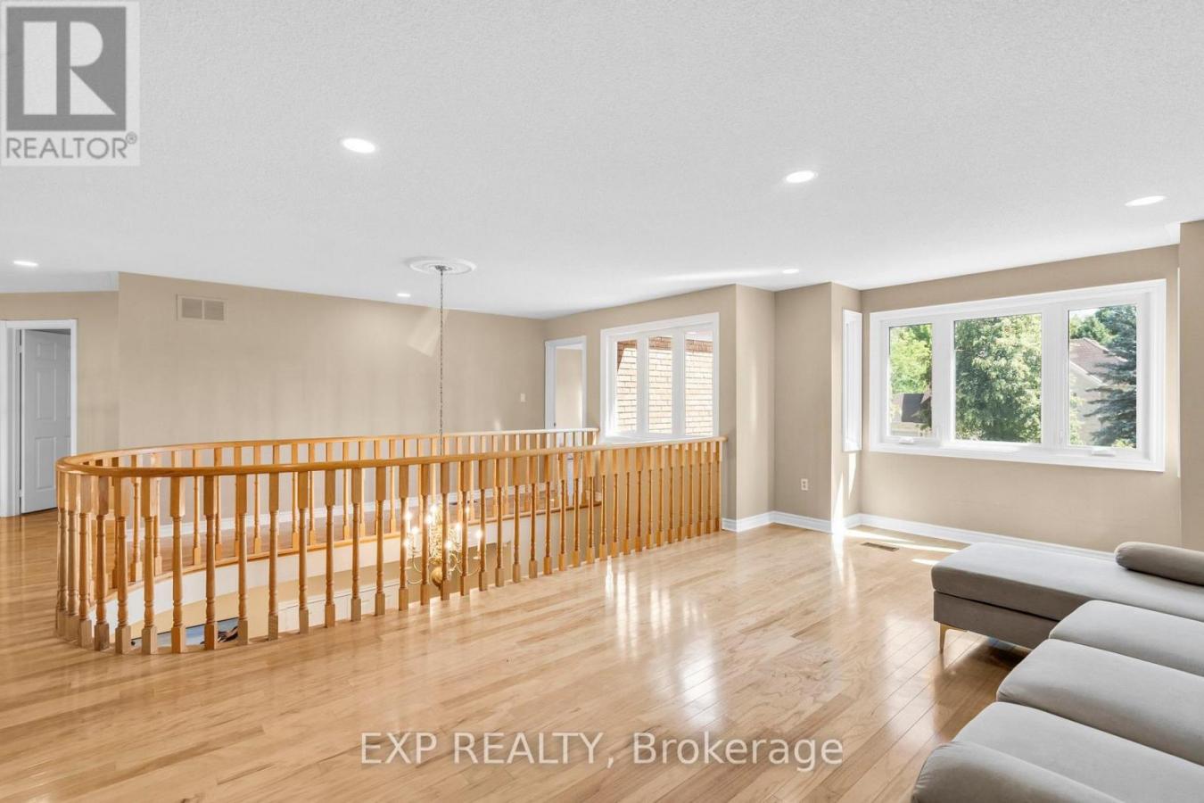 Newmarket, ON, L3X1M1, Canada, 5 Bedrooms Bedrooms, ,4 BathroomsBathrooms,Residential,For Sale,1952217