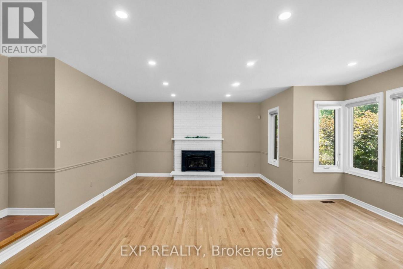 Newmarket, ON, L3X1M1, Canada, 5 Bedrooms Bedrooms, ,4 BathroomsBathrooms,Residential,For Sale,1952217