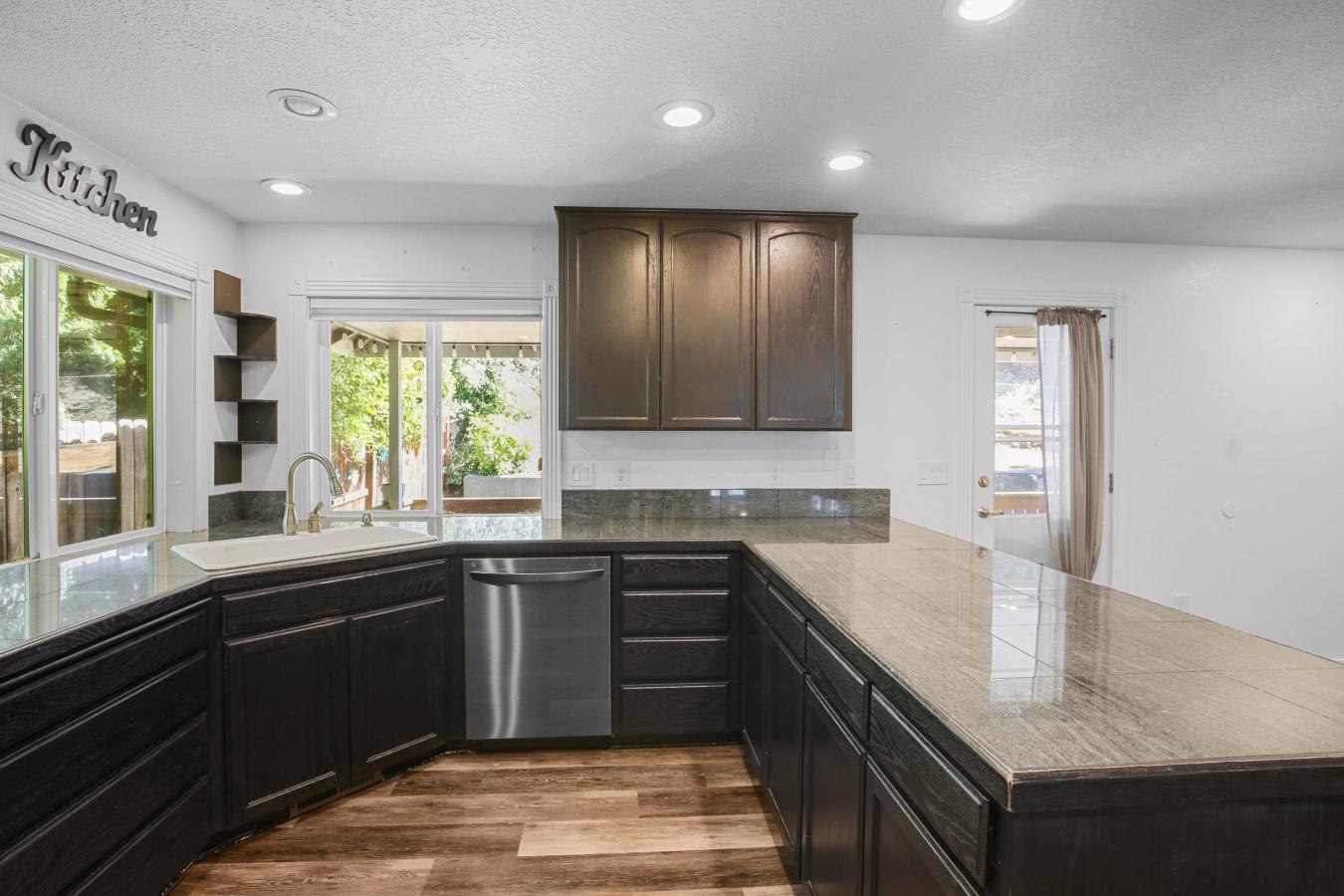 Medford, Jackson, 97504, United States, 4 Bedrooms Bedrooms, ,1 BathroomBathrooms,Residential,For Sale,1952214