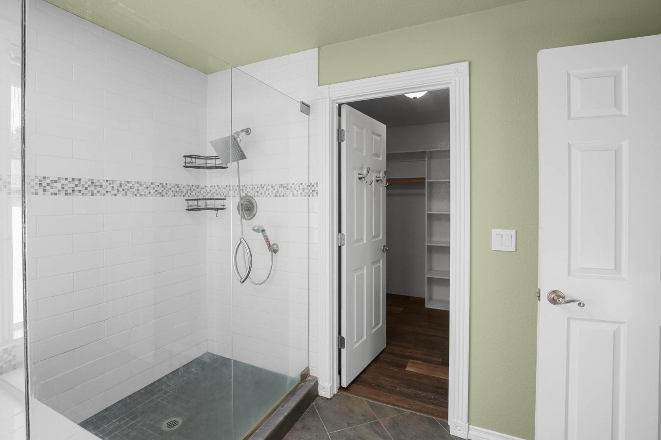 Medford, Jackson, 97504, United States, 4 Bedrooms Bedrooms, ,1 BathroomBathrooms,Residential,For Sale,1952214