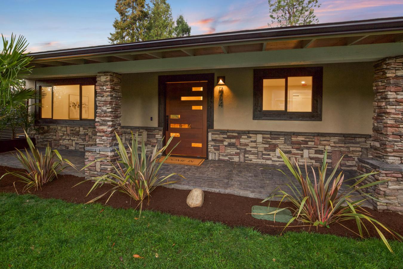 Ashland, Jackson, 97520, United States, 5 Bedrooms Bedrooms, ,3 BathroomsBathrooms,Residential,For Sale,1952212