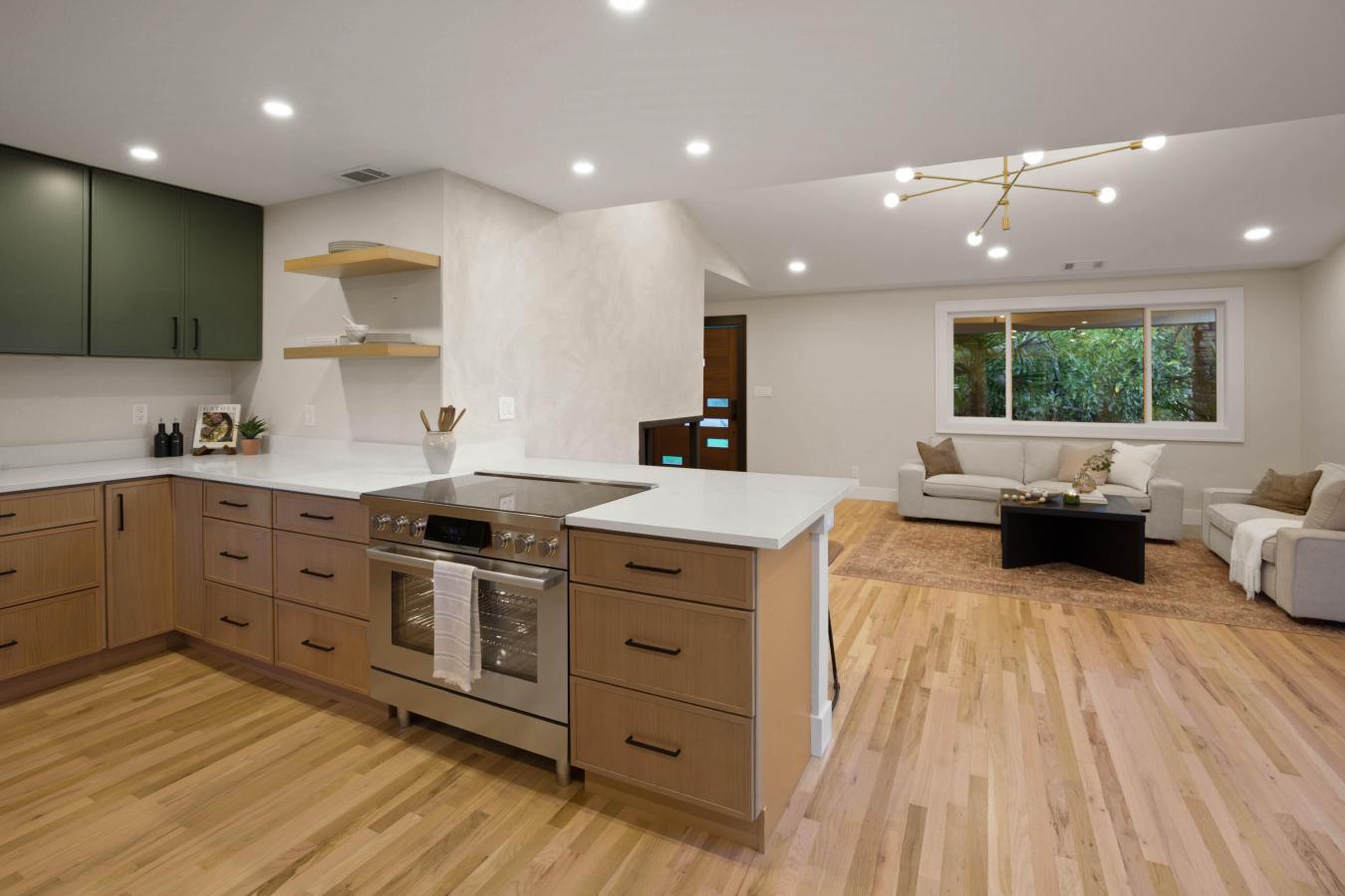 Ashland, Jackson, 97520, United States, 5 Bedrooms Bedrooms, ,3 BathroomsBathrooms,Residential,For Sale,1952212