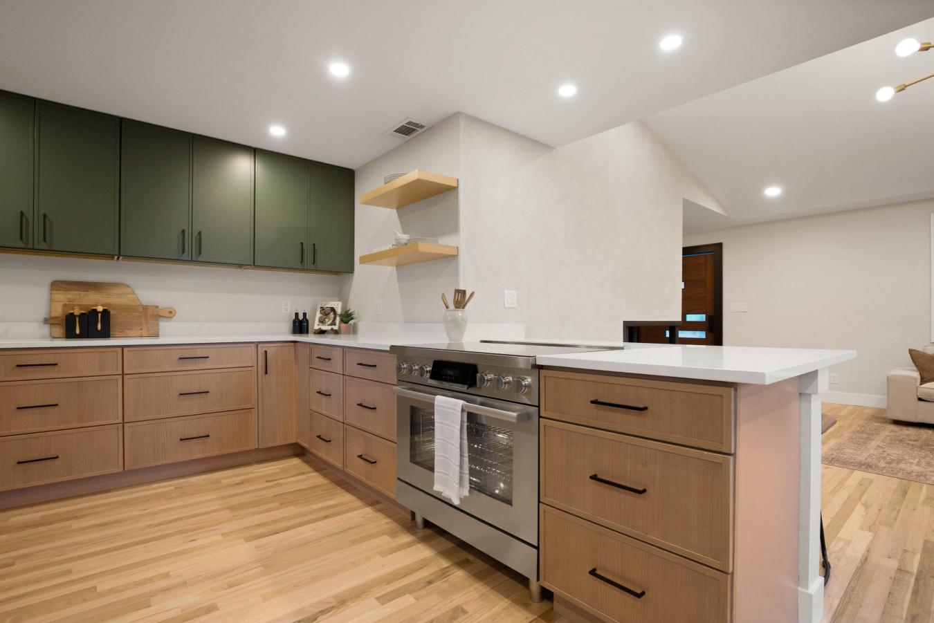 Ashland, Jackson, 97520, United States, 5 Bedrooms Bedrooms, ,3 BathroomsBathrooms,Residential,For Sale,1952212