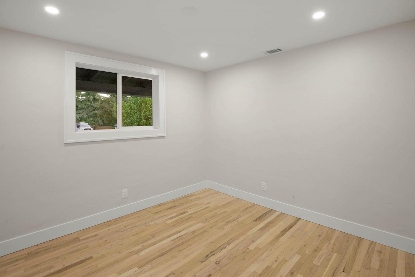 Ashland, Jackson, 97520, United States, 5 Bedrooms Bedrooms, ,3 BathroomsBathrooms,Residential,For Sale,1952212